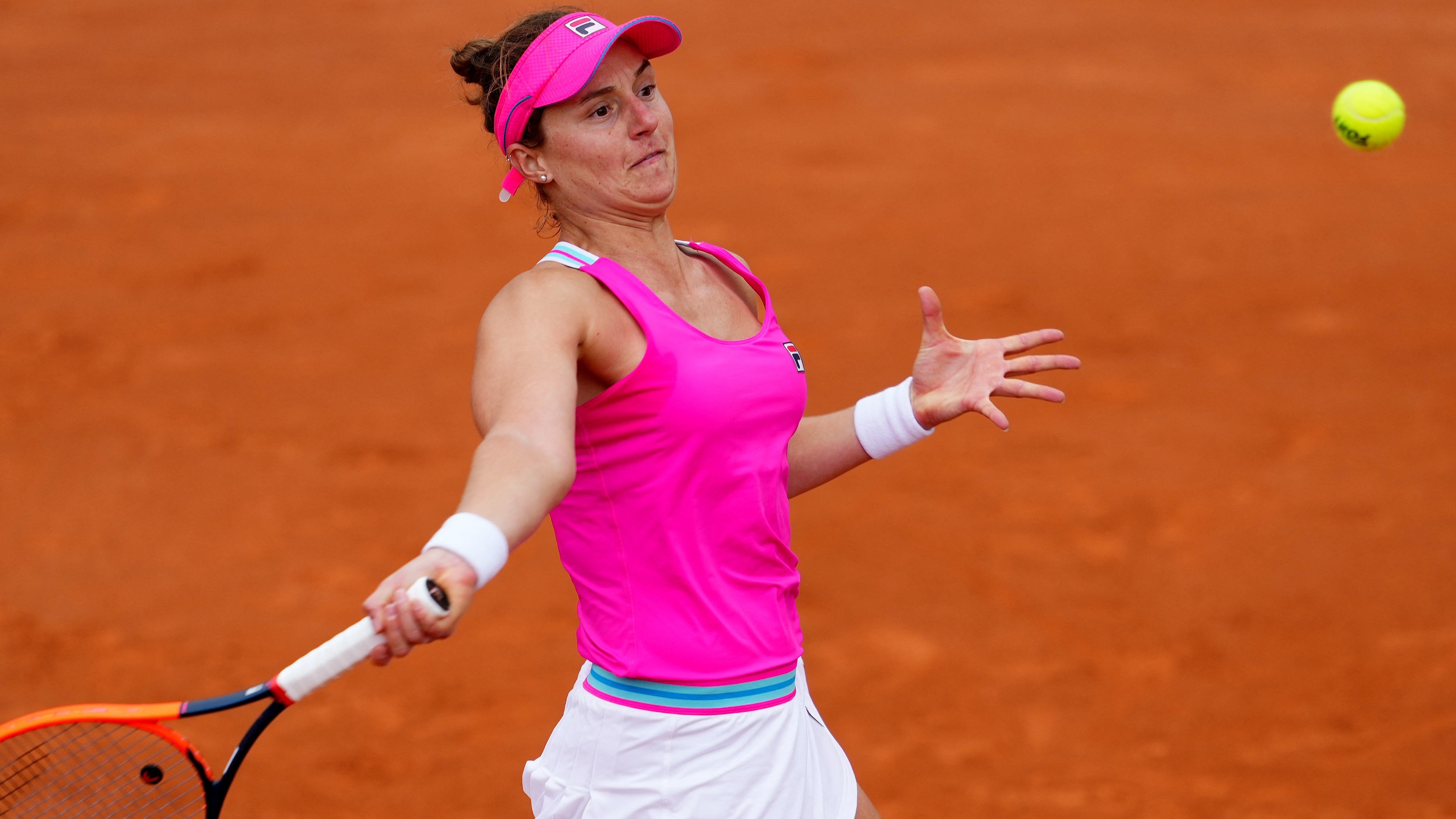 Contundente triunfo de Nadia Podoroska en Roland Garros: venció a la francesa Jessika Ponchet y avanzó a segunda ronda