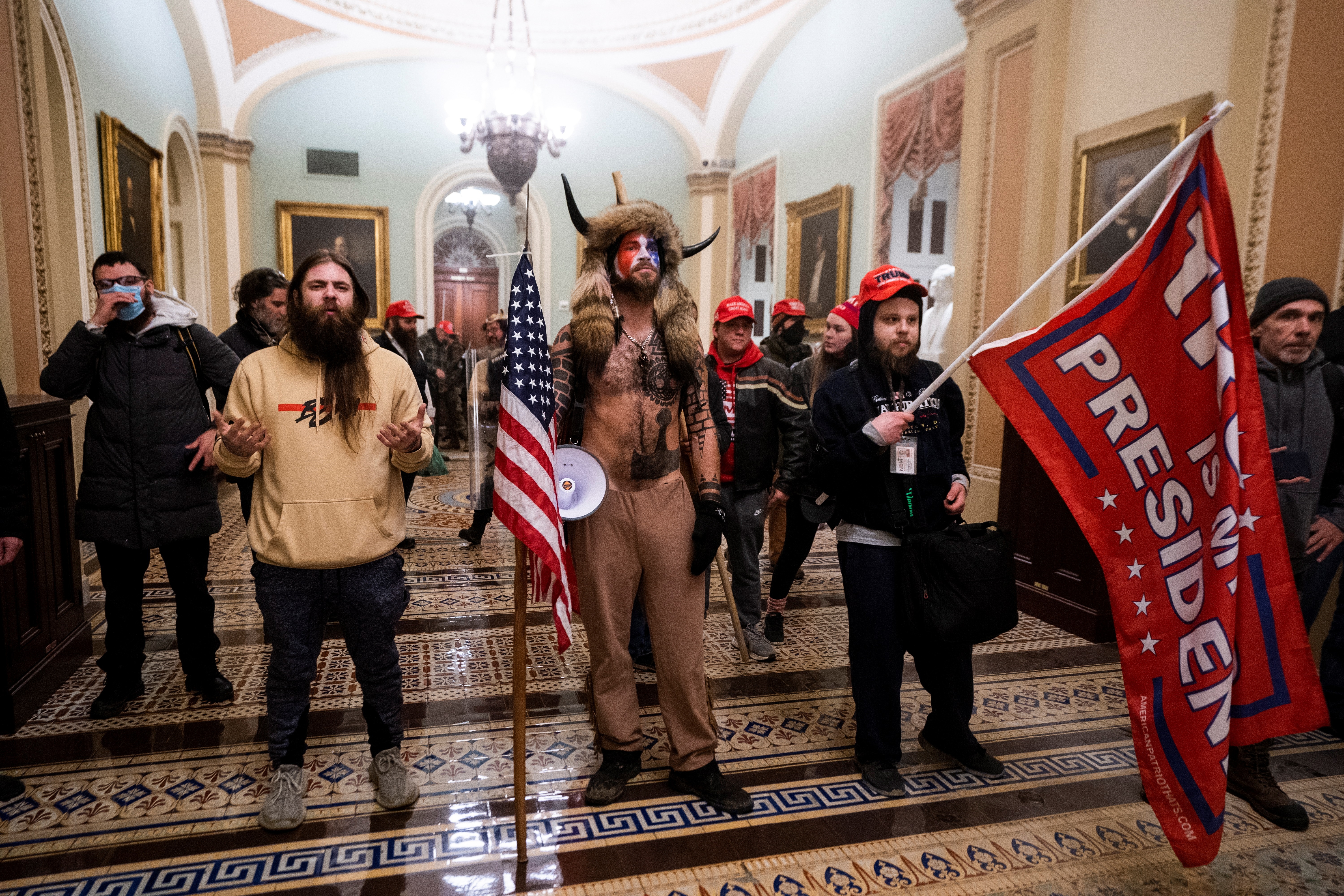 Supporters of former President Donald Trump during the assault on Congress on January 6, 2021 to prevent the certification of Joe Biden's presidency.  (EFE/Jim Lo Scalzo).
