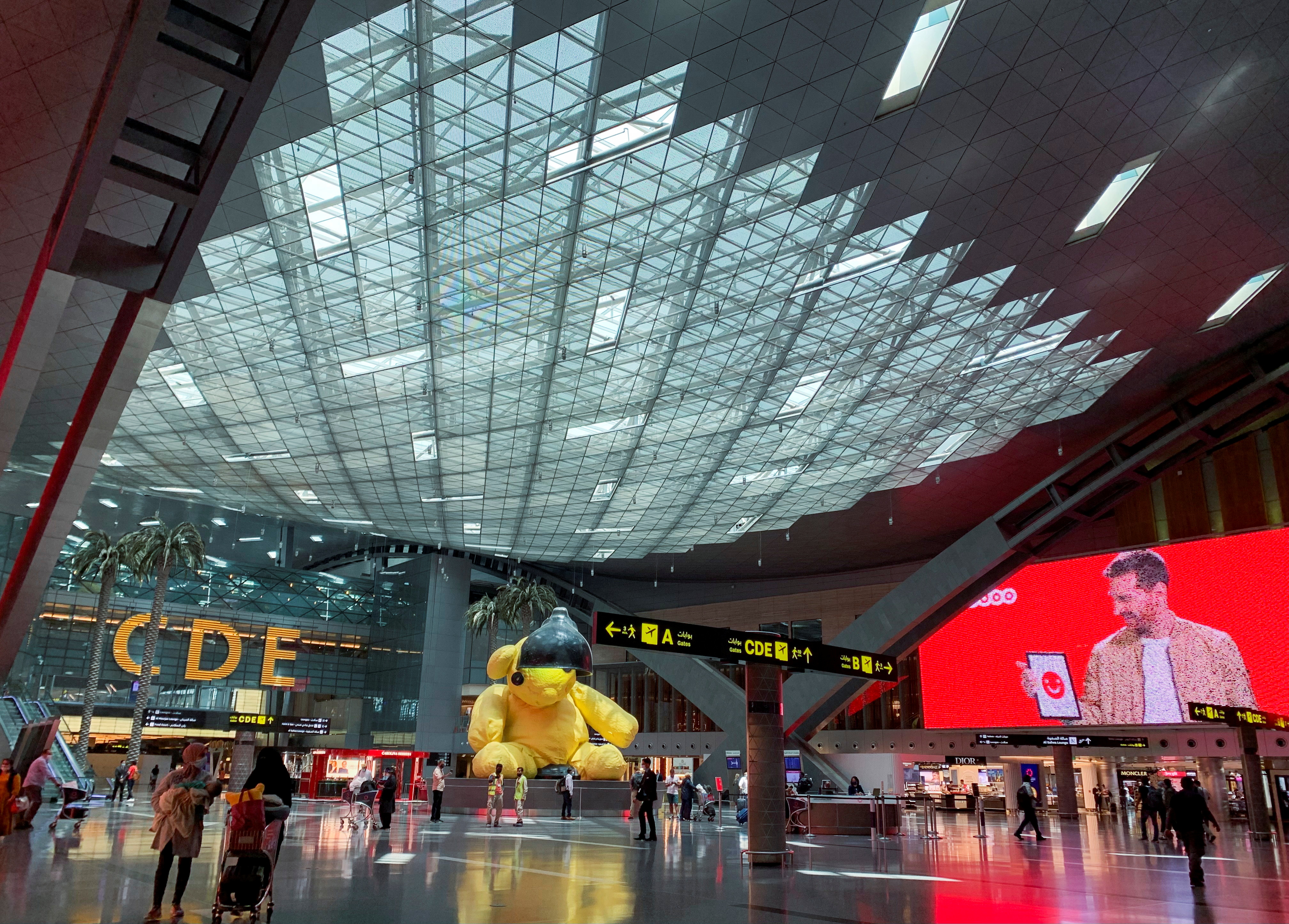 El aeropuerto de Hamad será el epicentro de fanáticos de todo el planeta a fines de 2022 (Foto: Reuters)
