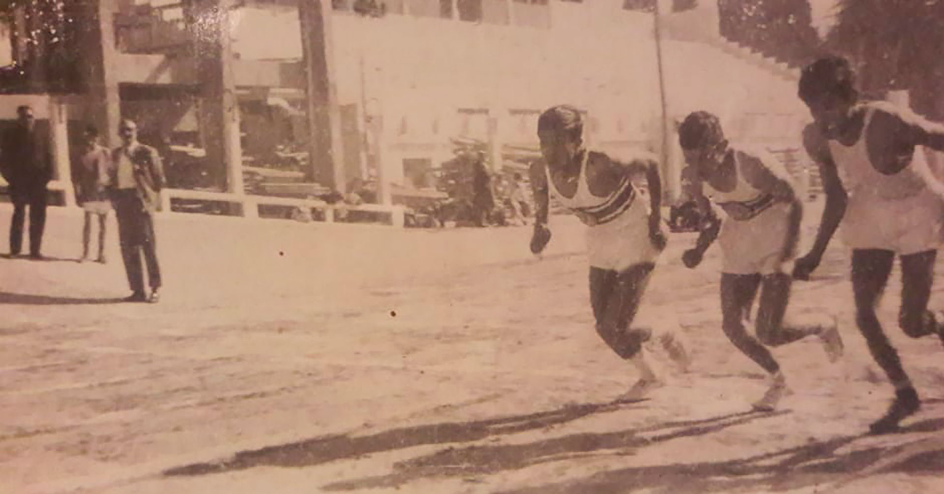 A los 18 años: salida de 400 metros llanos en San Juan, 1965