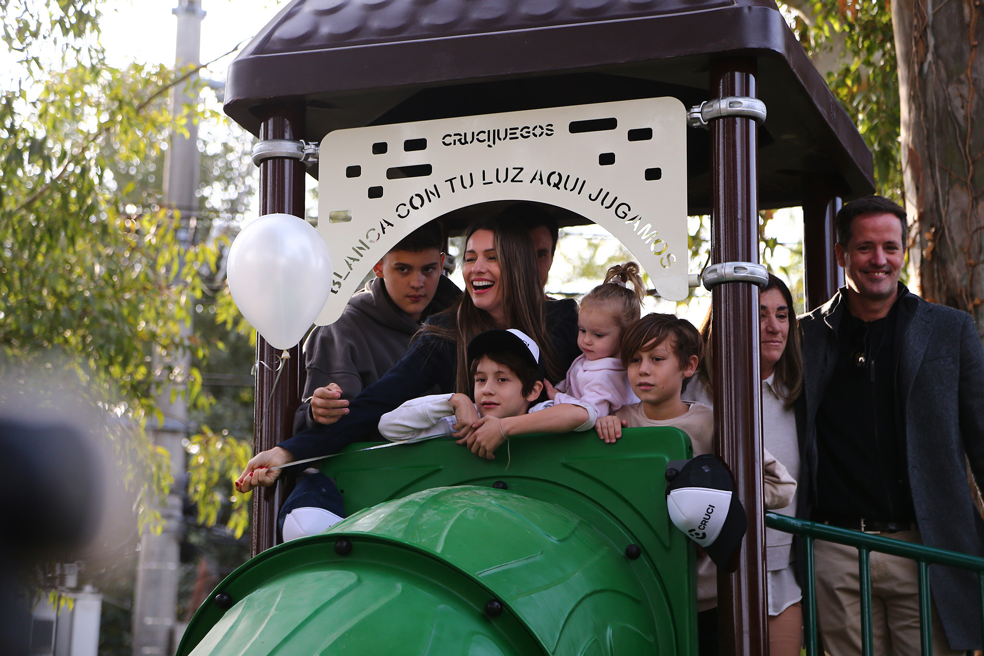 Pampita con sus hijos Bautista, Benicio, Beltrán y Ana