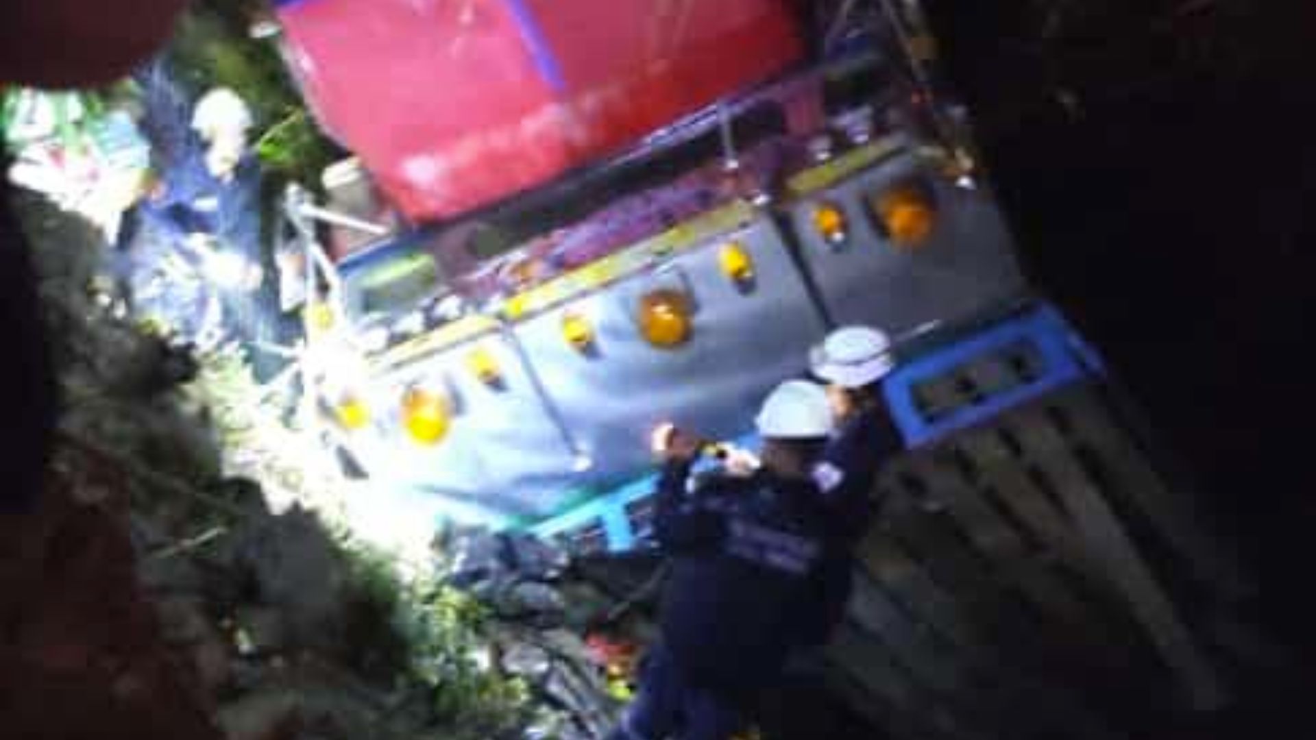 Un Muerto Y Al Menos 12 Heridos Heridos Dejó El Volcamiento De Un Bus Escalera En Urrao 4493