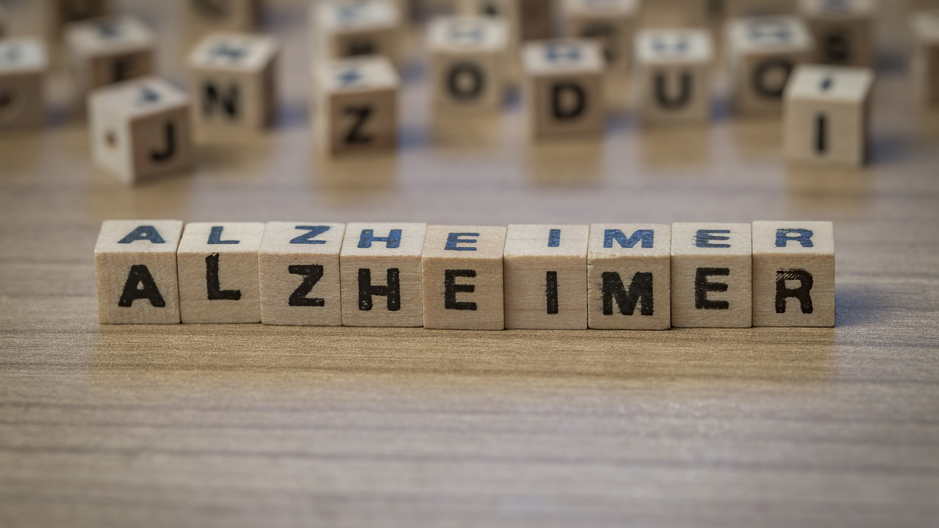 La demencia no está necesariamente acompañada de síntomas conductuales o anímicos, aunque estos pueden estar presentes (Shutterstock)