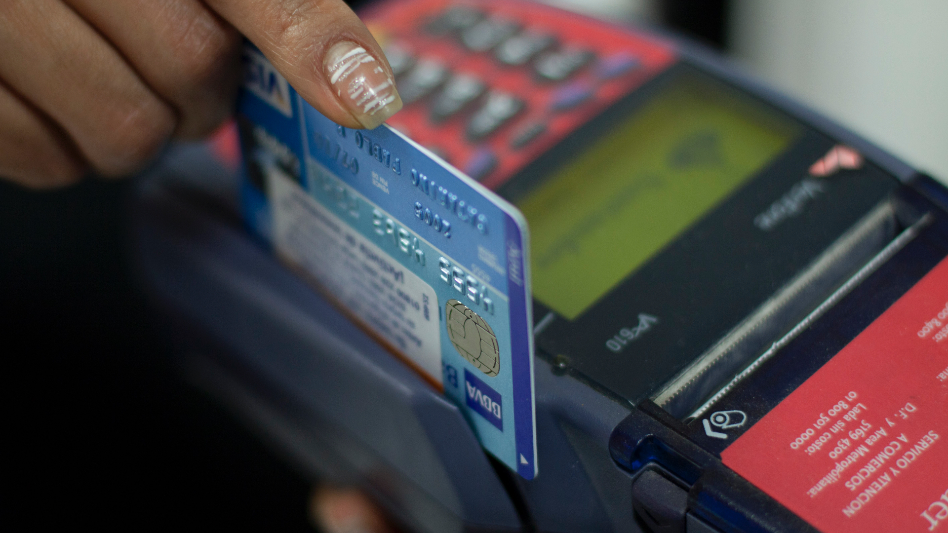 Por qué los bancos de México cambiarán tarjetas de débito y crédito en 2024