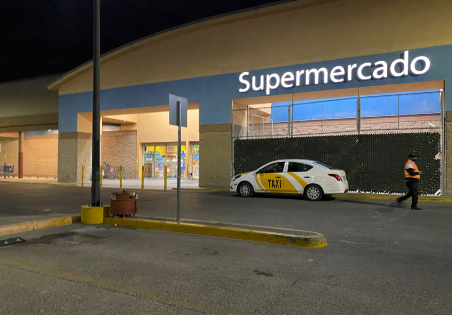 Los agentes se encontraban en el estacionamiento de un supermercado ubicado en las avenidas Aviación y Santa Margarita