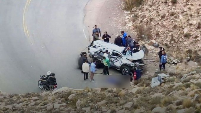 Tragedia en Jujuy: una camioneta cay&oacute; 80 metros en la Cuesta de Lip&aacute;n y muri&oacute; una mujer