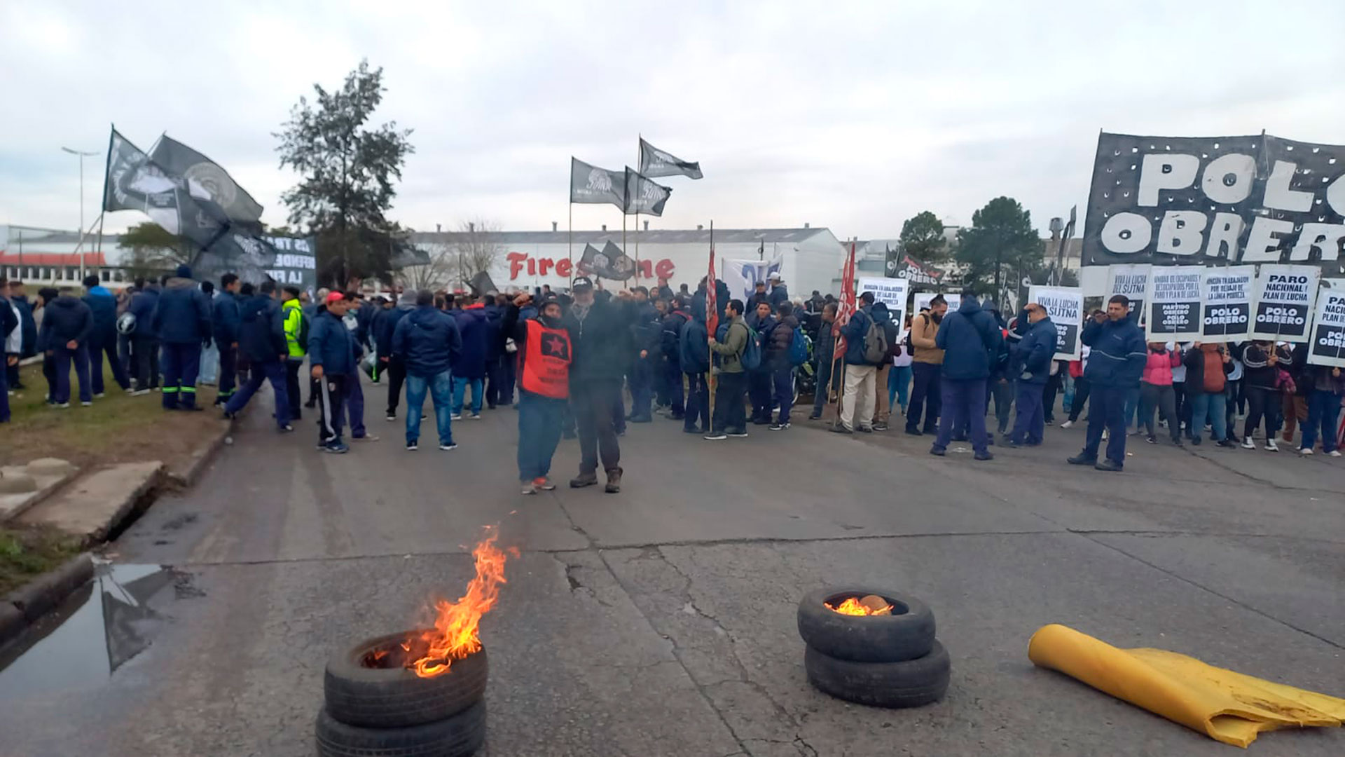 El Polo Obrero realizó actos y piquetes frente a las fábricas de neumáticos que reclaman por paritarias libres