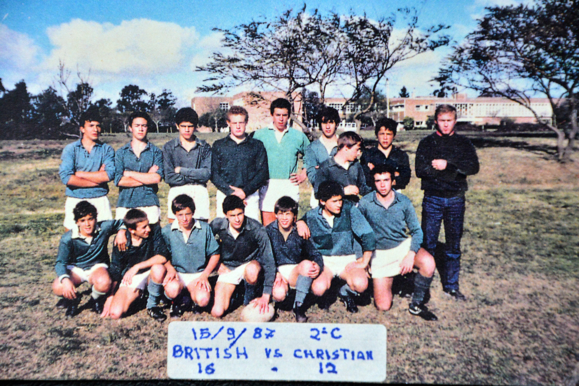 Gustavo con su equipo de rugby de The British Schools de Montevideo en 1987