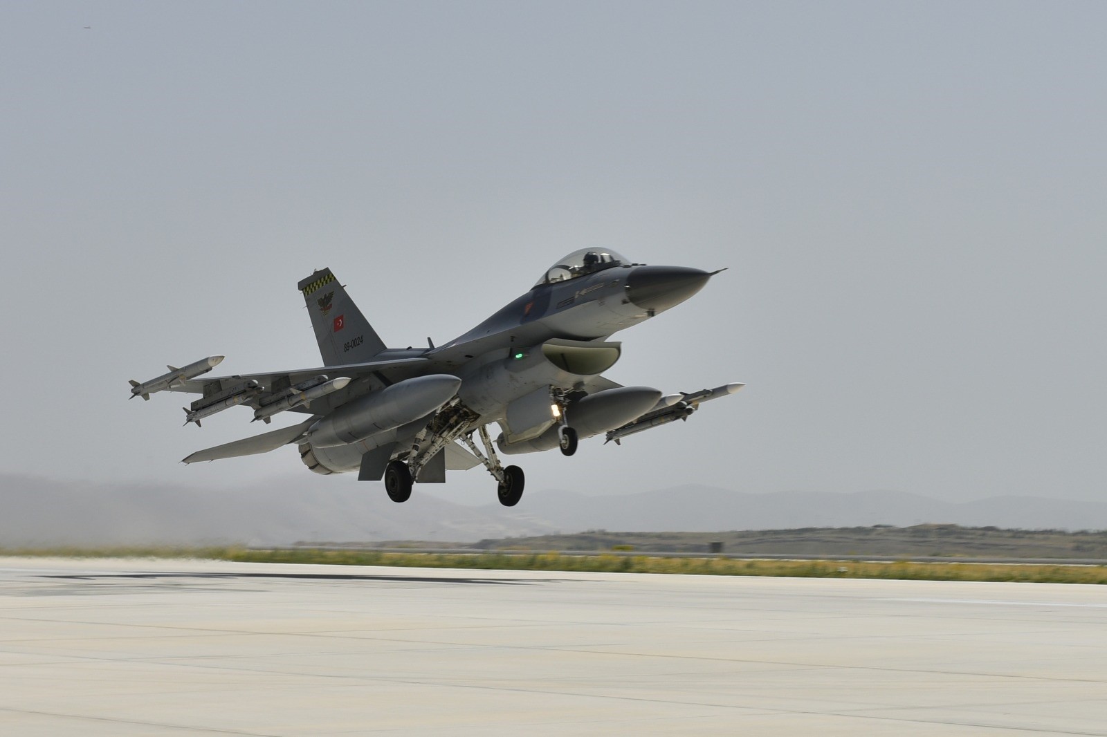 Polonia aseguró que está lista para entrenar pilotos ucranianos en aviones de combate F-16
