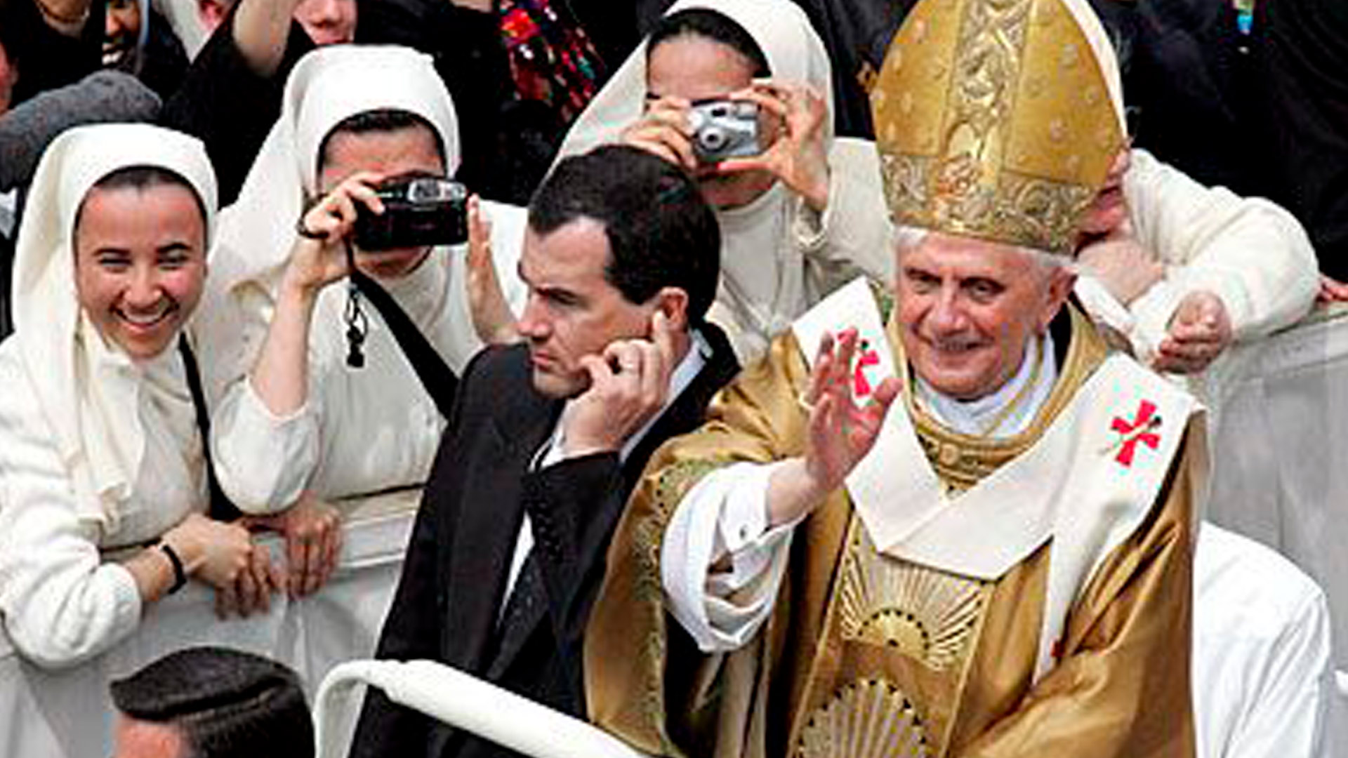 Benedicto XVI redactó tres cartas encíclicas desde su elección el 19 de abril de 2005 hasta su renuncia el 28 de febrero de 2013, en cada una de ellas habla de una de las tres virtudes teologales: la fe, la esperanza y la caridad