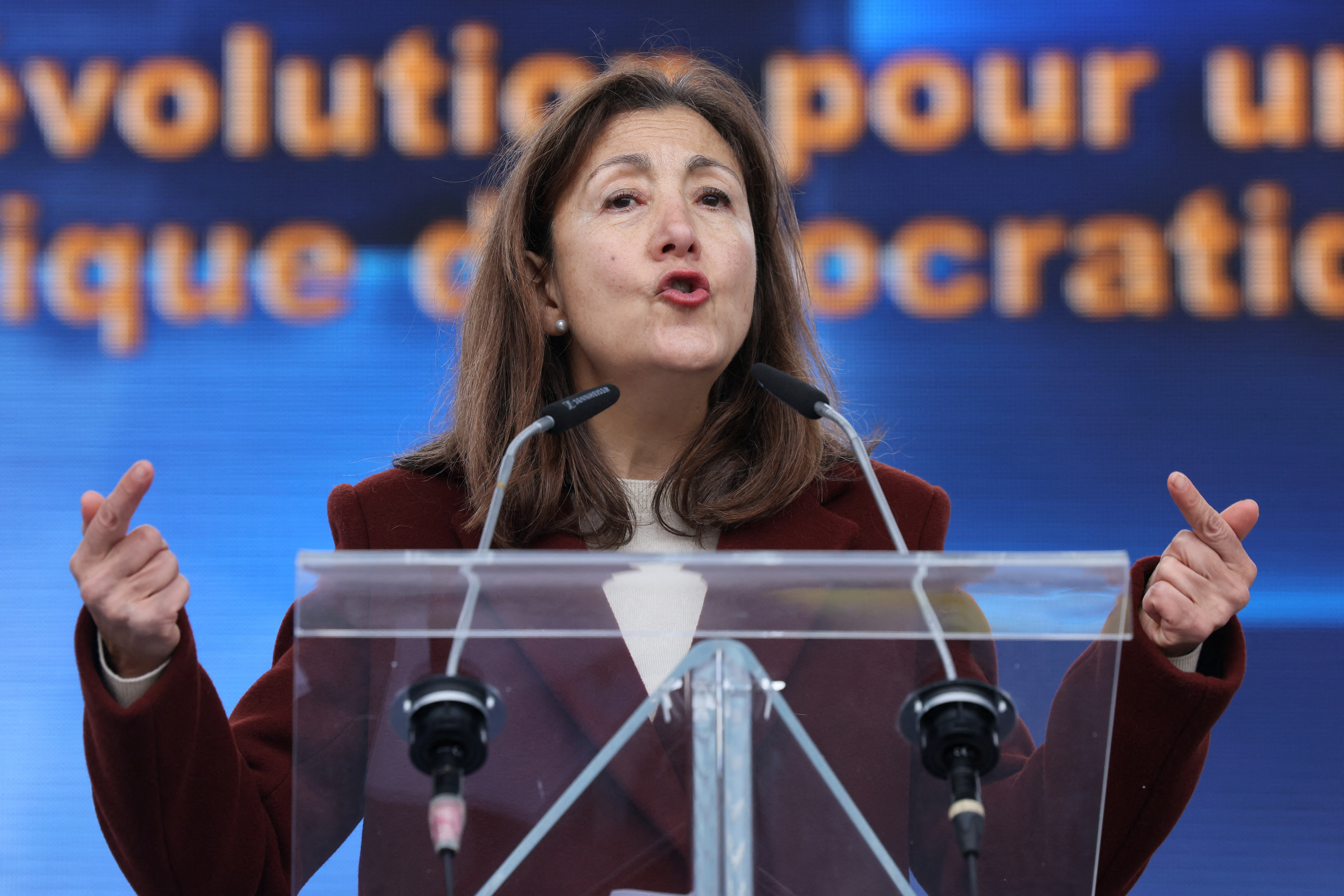 Ingrid Betancourt señaló que el presidente Petro se gradúa de dictador con la radicación de la reforma a la salud