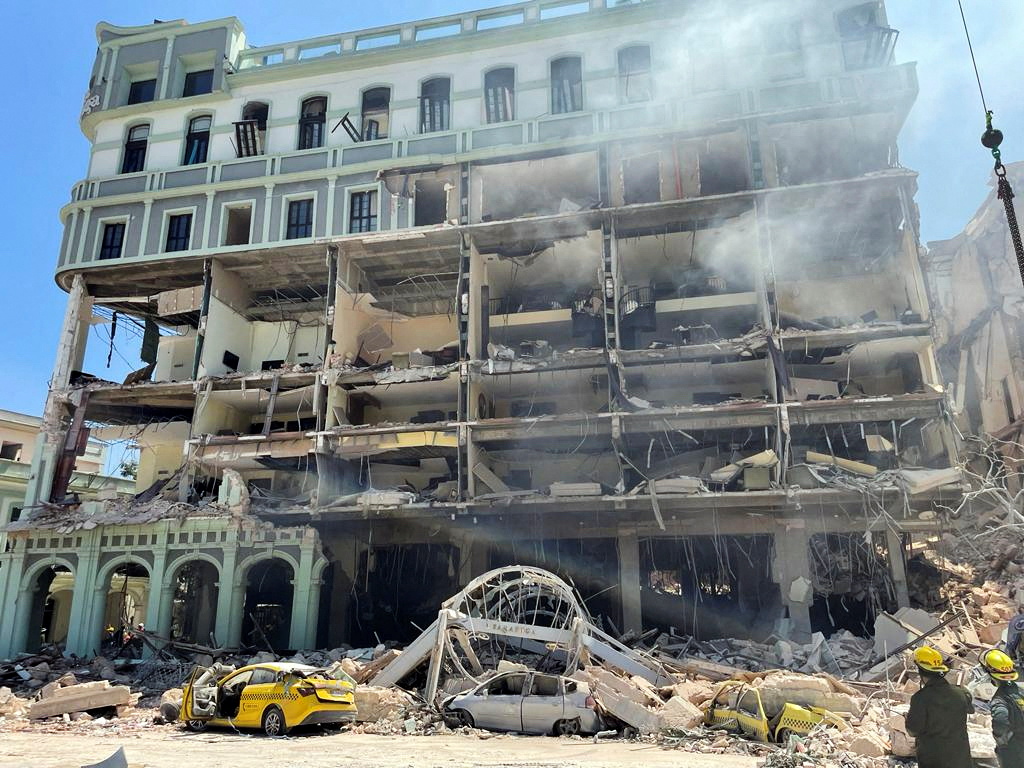 El frente del hotel destruido (REUTERS / Alexandre Meneghini)