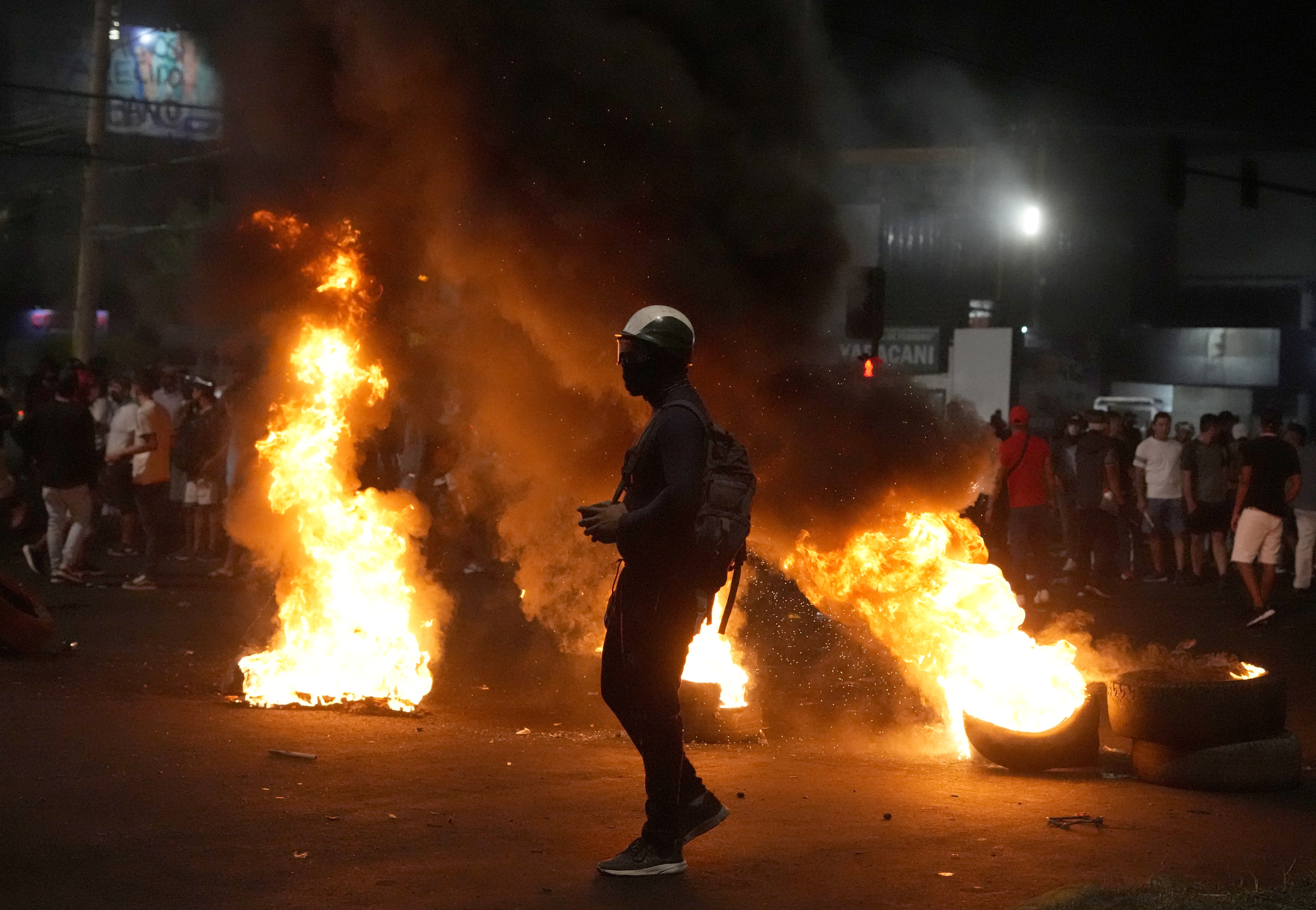 La CIDH repudió enfáticamente “tanto las denuncias de uso excesivo de la fuerza por parte de las fuerzas de seguridad, como los actos violentos cometidos por grupos organizados”. (AP)