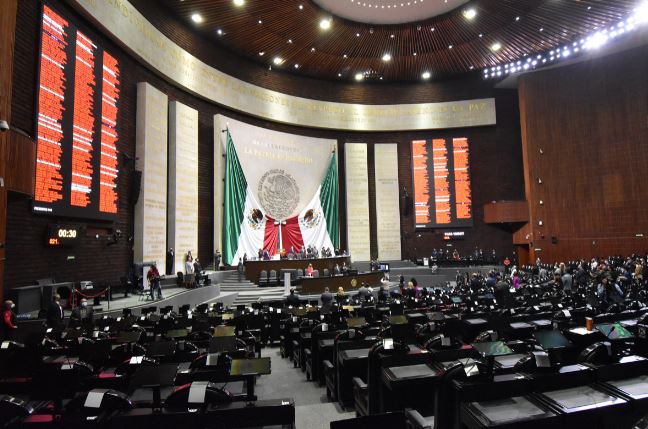 La reforma también propone eliminar a los legisladores plurinominales.