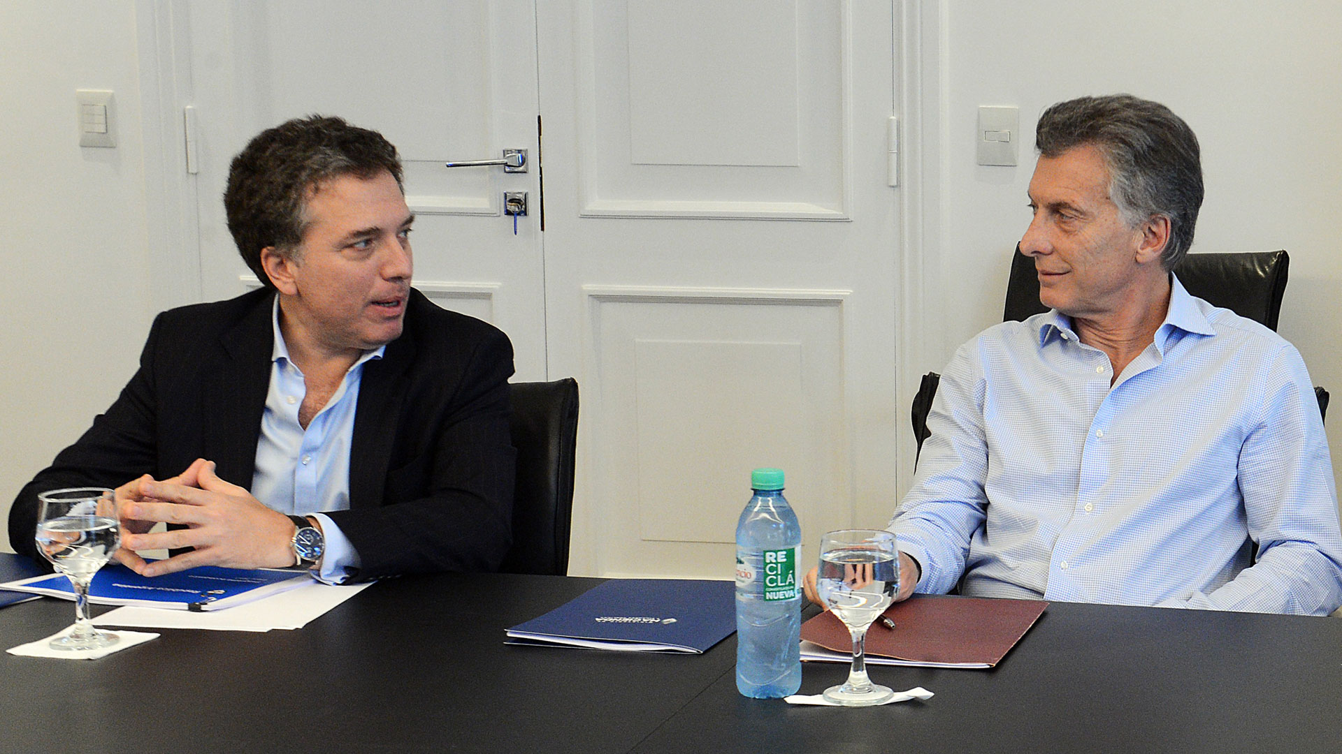 El ex ministro de Hacienda, Nicolás Dujovne, junto al ex presidente Mauricio Macri.