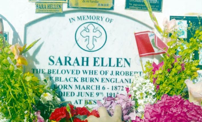 Lápida de Sarah Ellen. (Foto: Captura)