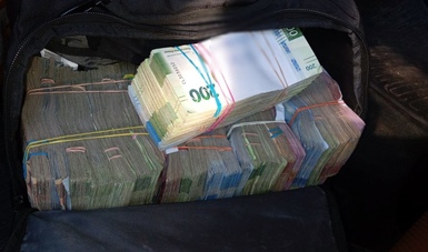 Dinero en efectivo asegurado Choix, Sinaloa