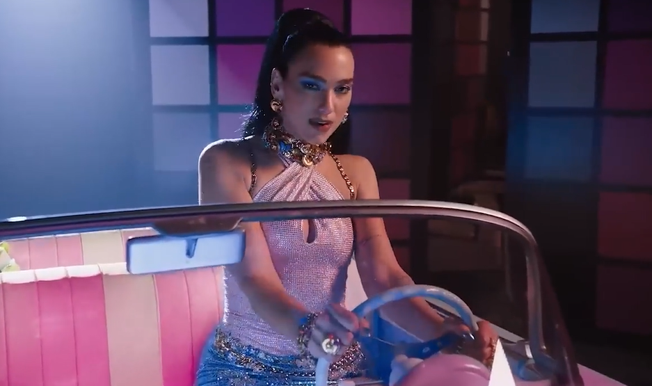 “Dance the night”: Dua Lipa estrenó el video de su canción para la película “Barbie”