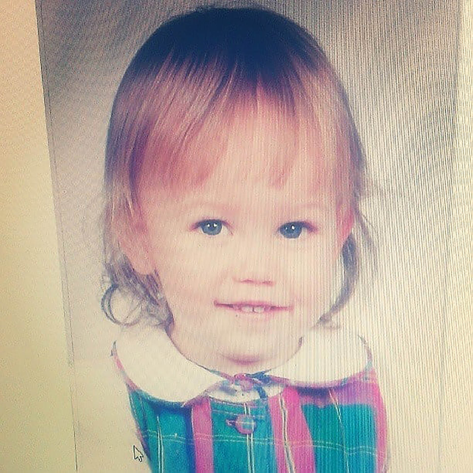 Victoria Pedretti, de niña (Foto: Instagram)
