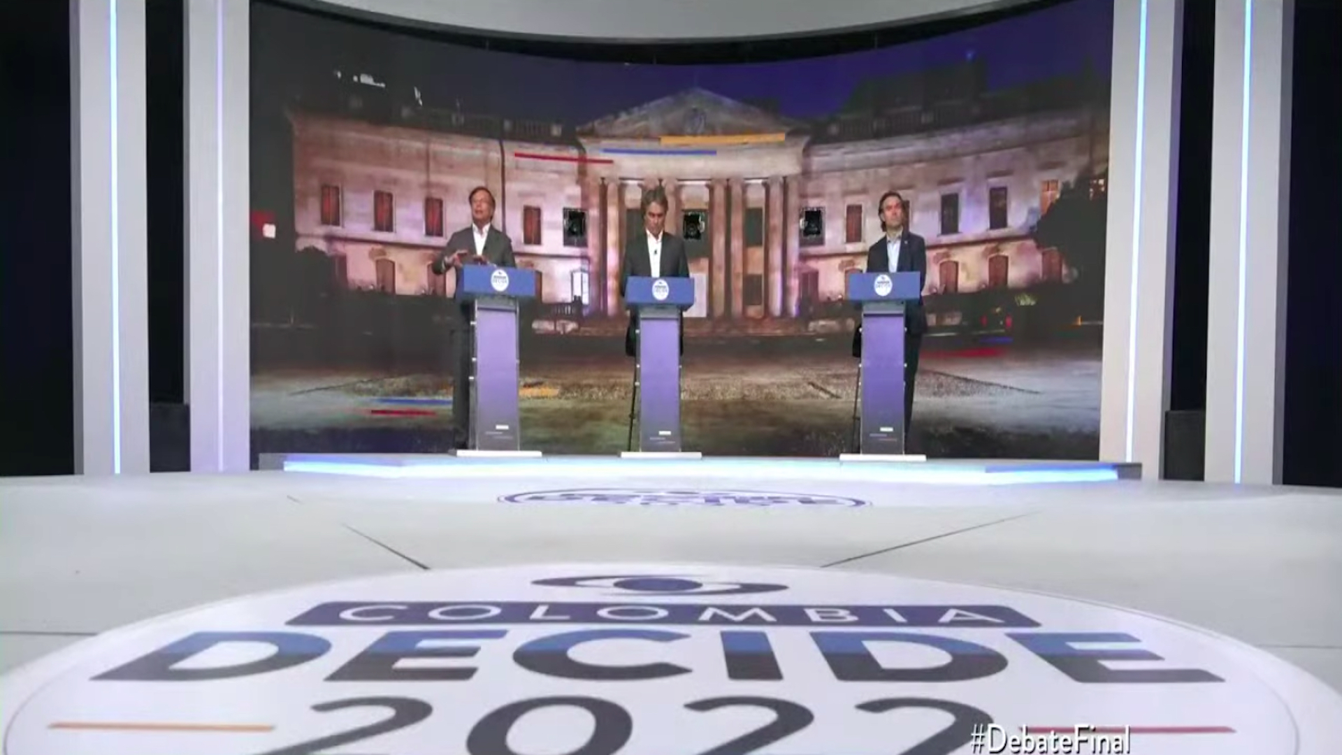 Gustavo Petro, Sergio Fajardo y Federico Gutiérrez en el debate de Noticias Caracol 2022 / (Noticias Caracol)