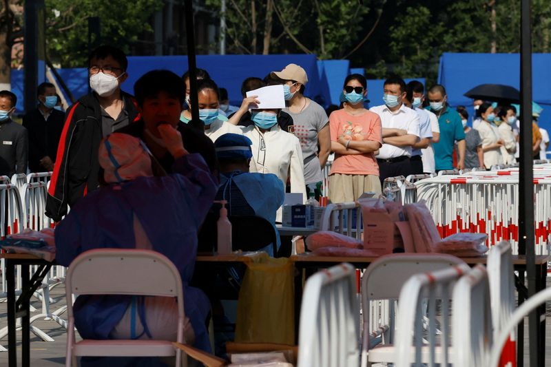 En Pekín, se registraron más de 1.600 casos positivos desde finales de abril, lo que implica numerosas restricciones para sus 22 millones de habitantes. REUTERS/Carlos García Rawlins