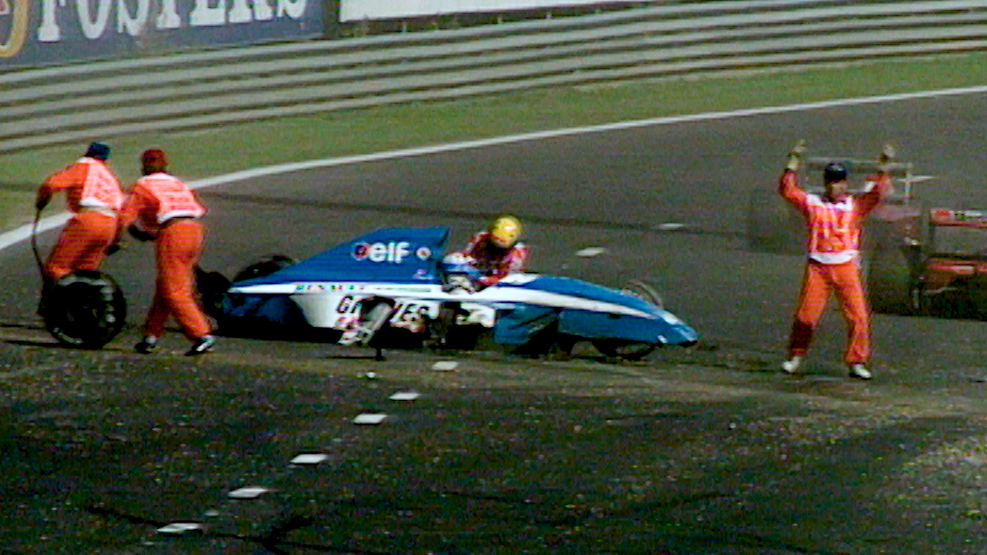 Mansedumbre Inmersión estático El día que Ayrton Senna se vistió de héroe y le salvó la vida a otro  piloto: el dramático relato que estremeció a la Fórmula 1 - Infobae