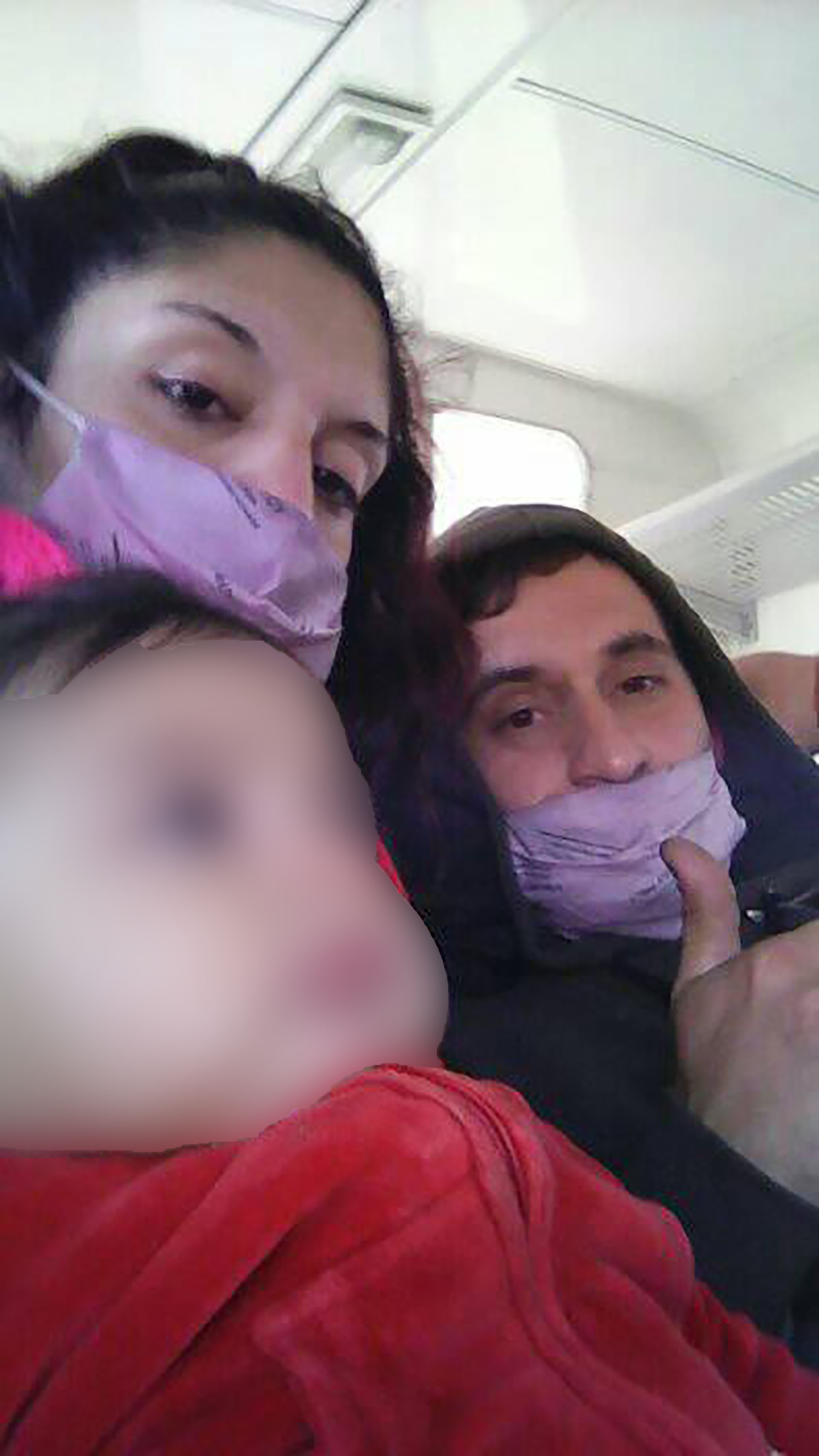 La imagen de Ángel, su pareja Lara y el hijo de ambos, Bastián