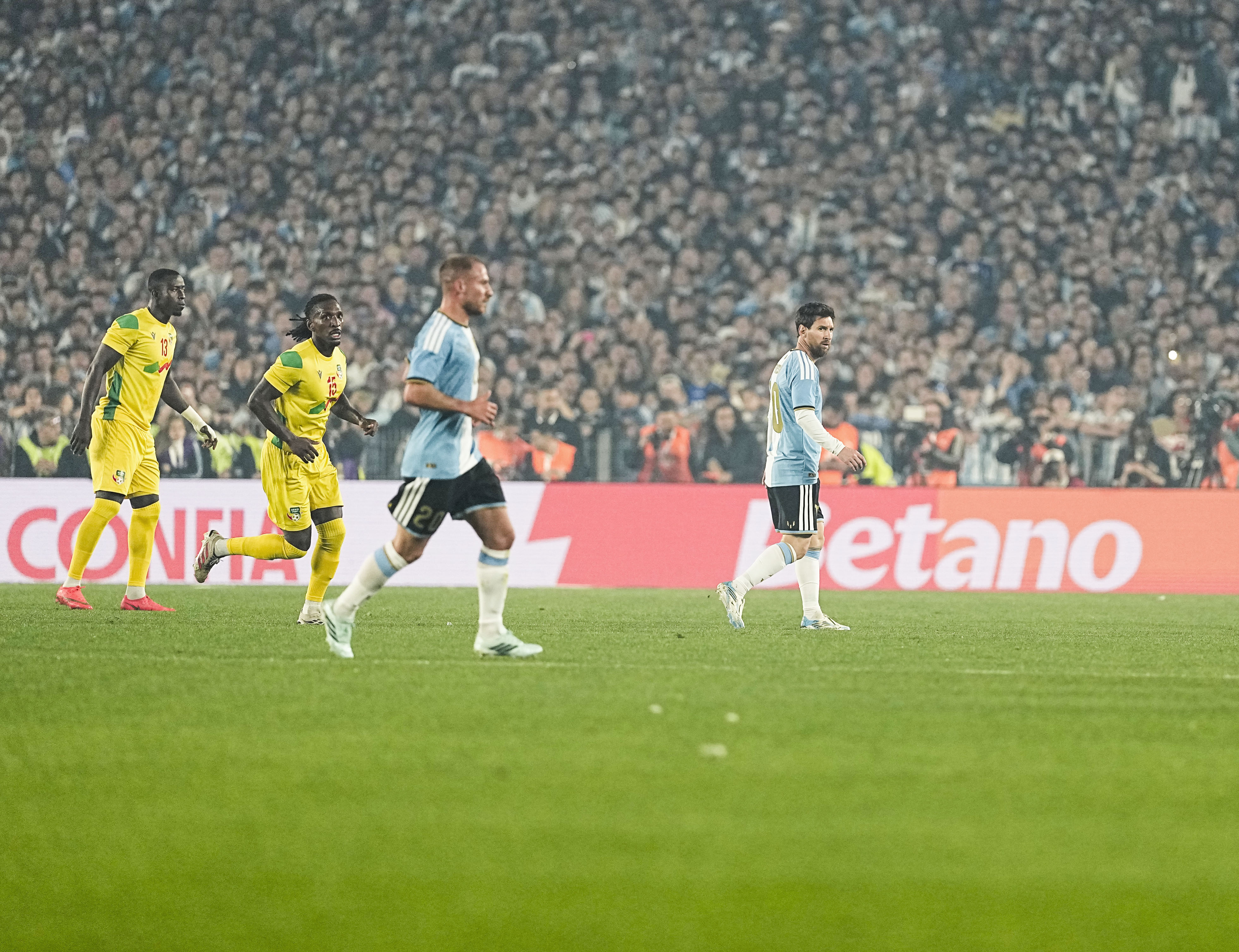 Con un gol a Ben&iacute;n, Messi le dijo adi&oacute;s a la selecci&oacute;n argentina y cerr&oacute; un ciclo irrepetible de 21 a&ntilde;os en la cima del f&uacute;tbol mundial