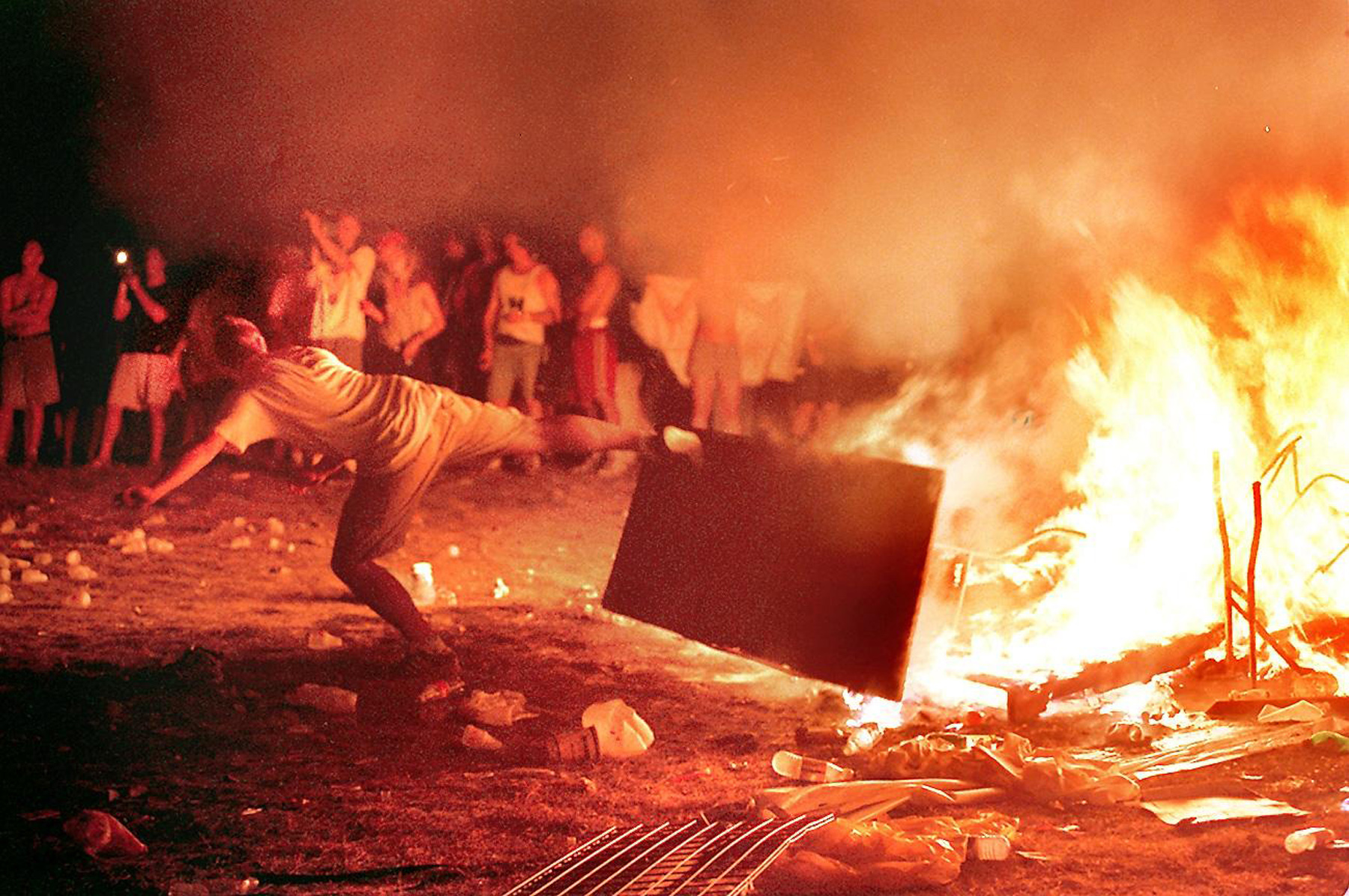 Woodstock 99, el peor festival de la historia: hedor, incendios y violaciones durante tres días infernales