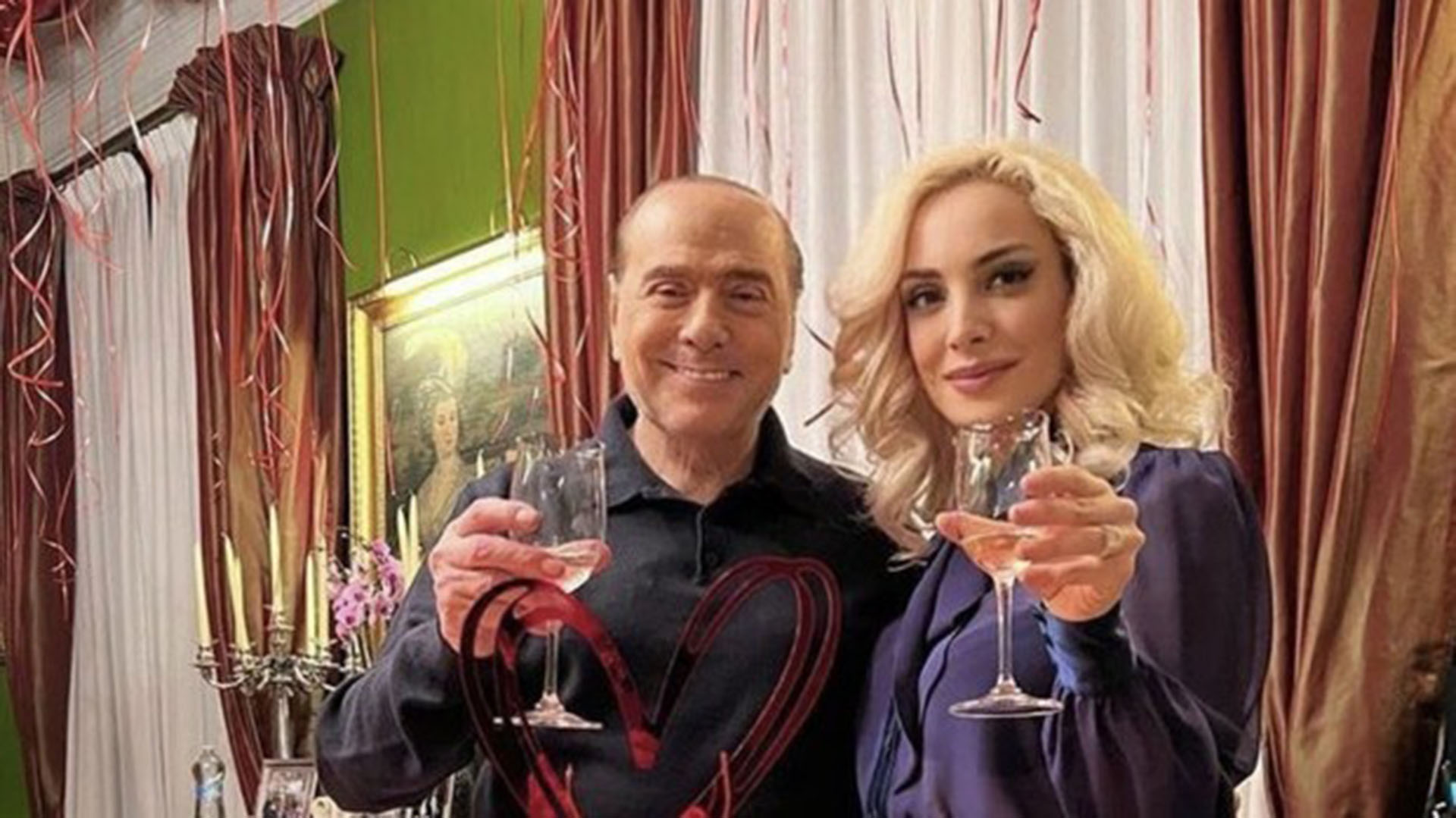 Silvio Berlusconi con la diputada Marta Fascina, su nueva novia, 53 años menor que él