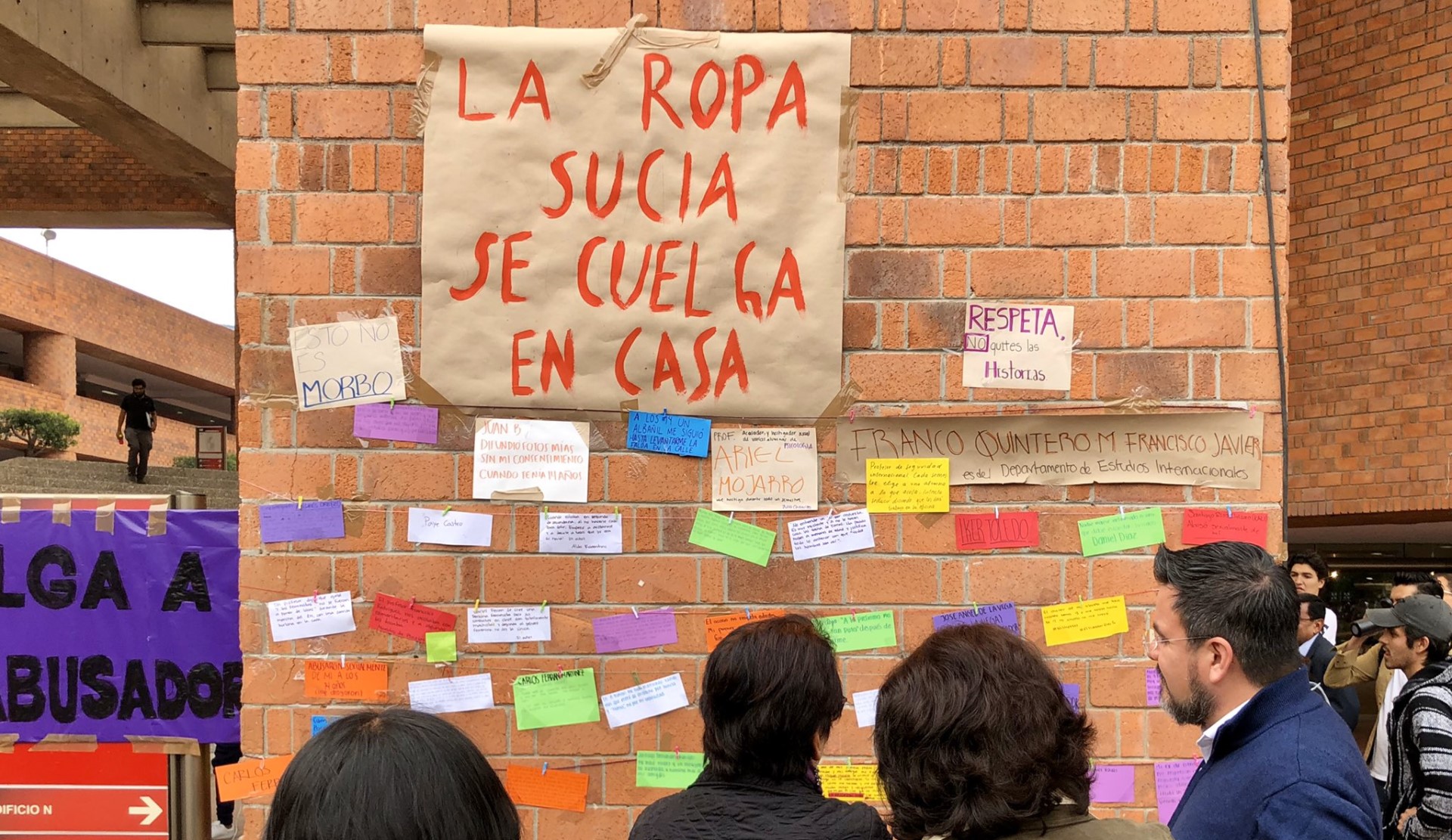 Alumnas de la Universidad Iberoamericana realizaron el año pasado un muro de denuncia contra el acoso sexual al interior de la institución (Foto: Archivo) 