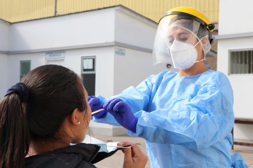 Derogan norma sobre el uso de caretas faciales en establecimientos de salud por la pandemia COVID-19