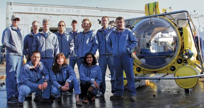 Söhnlein posa con Rush y el resto de los aventureros de OceanGate