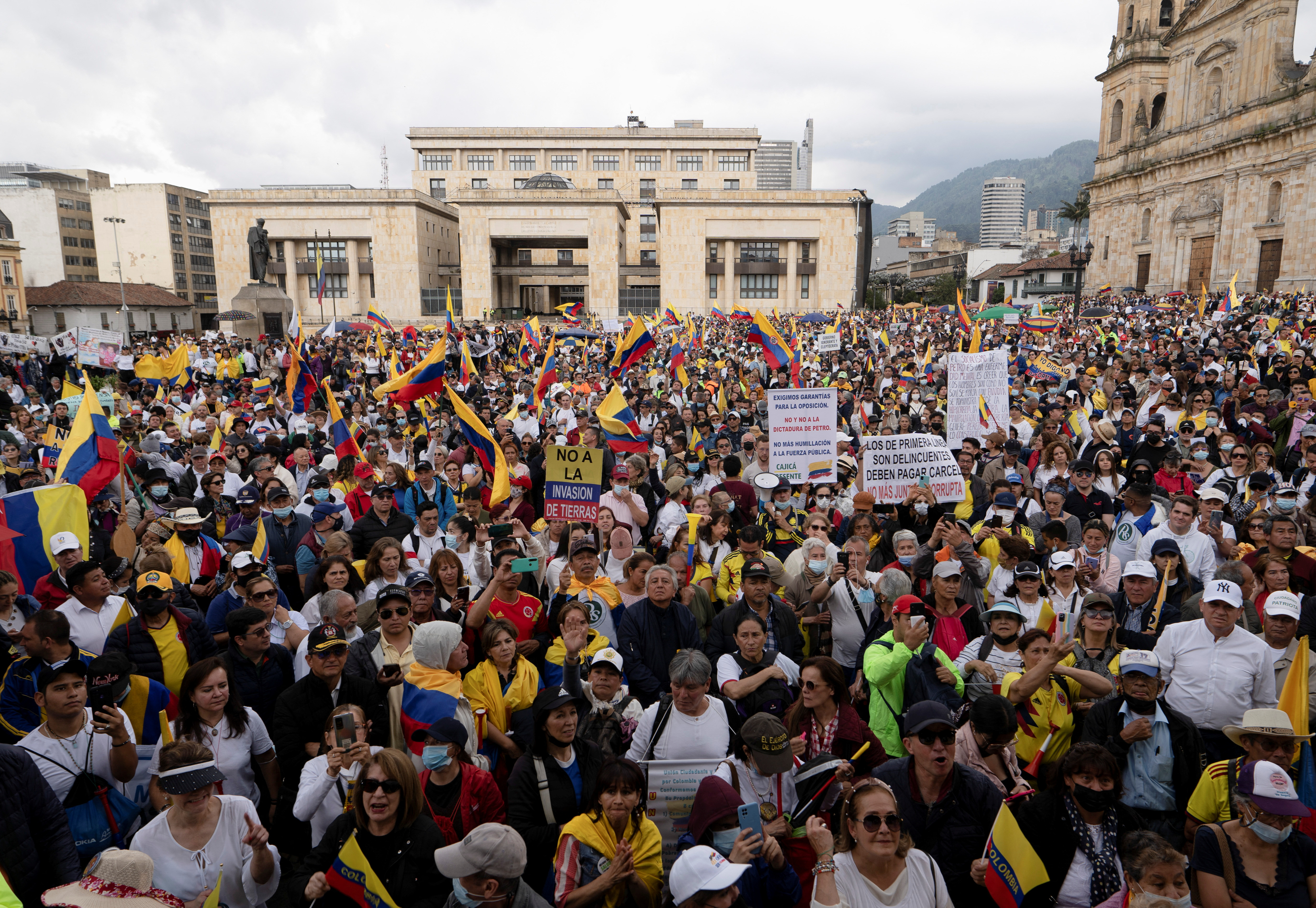 Ciudadanos en Bogotá, Colombia, el 29 de octubre de 2022. REUTERS/Nathalia Angarita