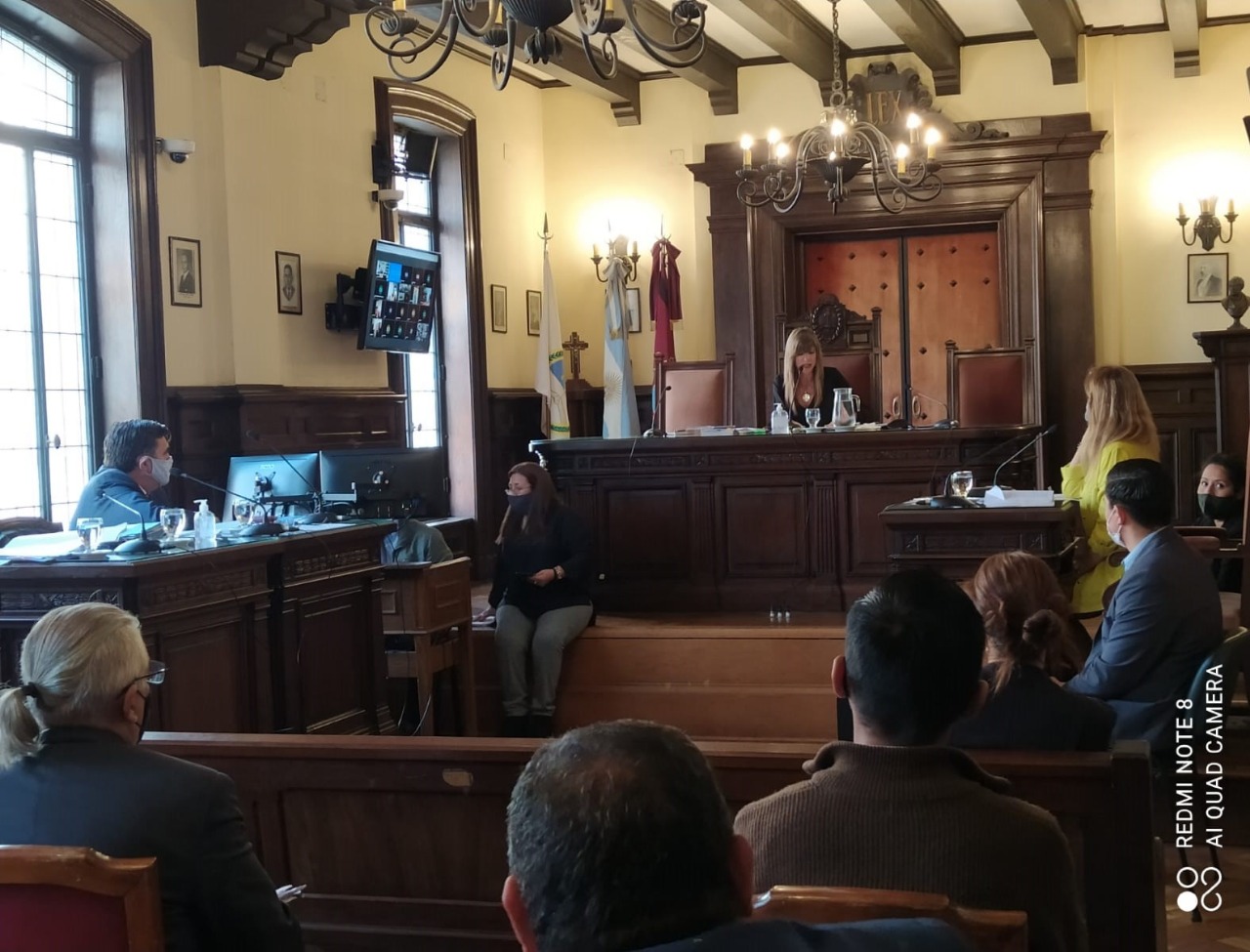 Testigos declarando en el juicio oral por el cobro del IFE en Salta