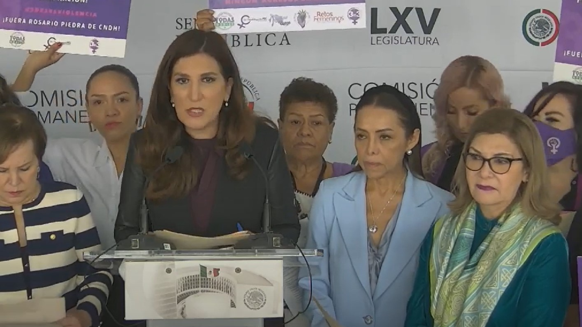 Feministas, encabezadas por mujeres del PAN, exigieron la renuncia de Rosario Piedra de la CNDH