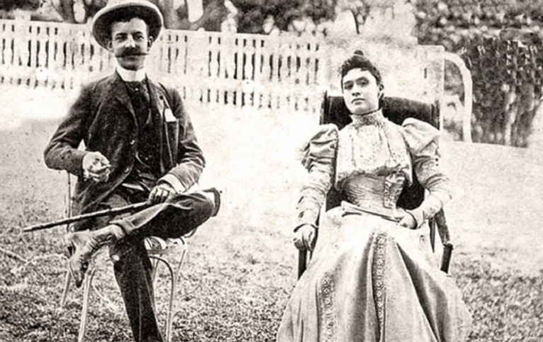 Amada Díaz en compañía de su esposo Ignacio, el yerno de la nación.