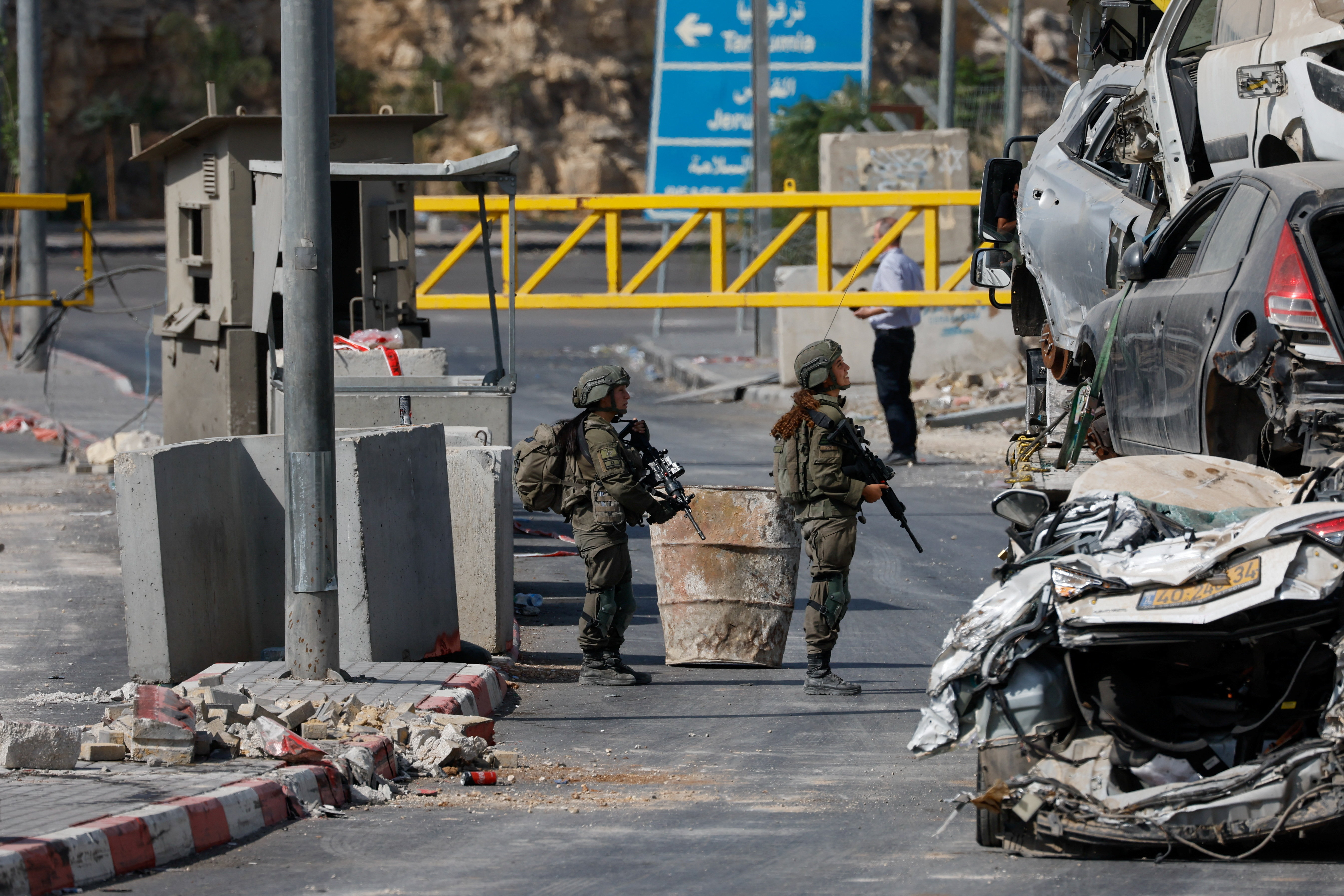 El ejército de Israel cerró los accesos a Hebrón luego del ataque terrorista que dejó dos soldados muertos