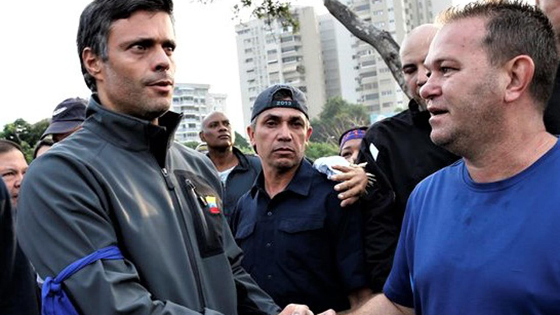 El caso del hombre preso desde hace dos años en Venezuela por tomarse una foto con Leopoldo López el día de la Operación Libertad 