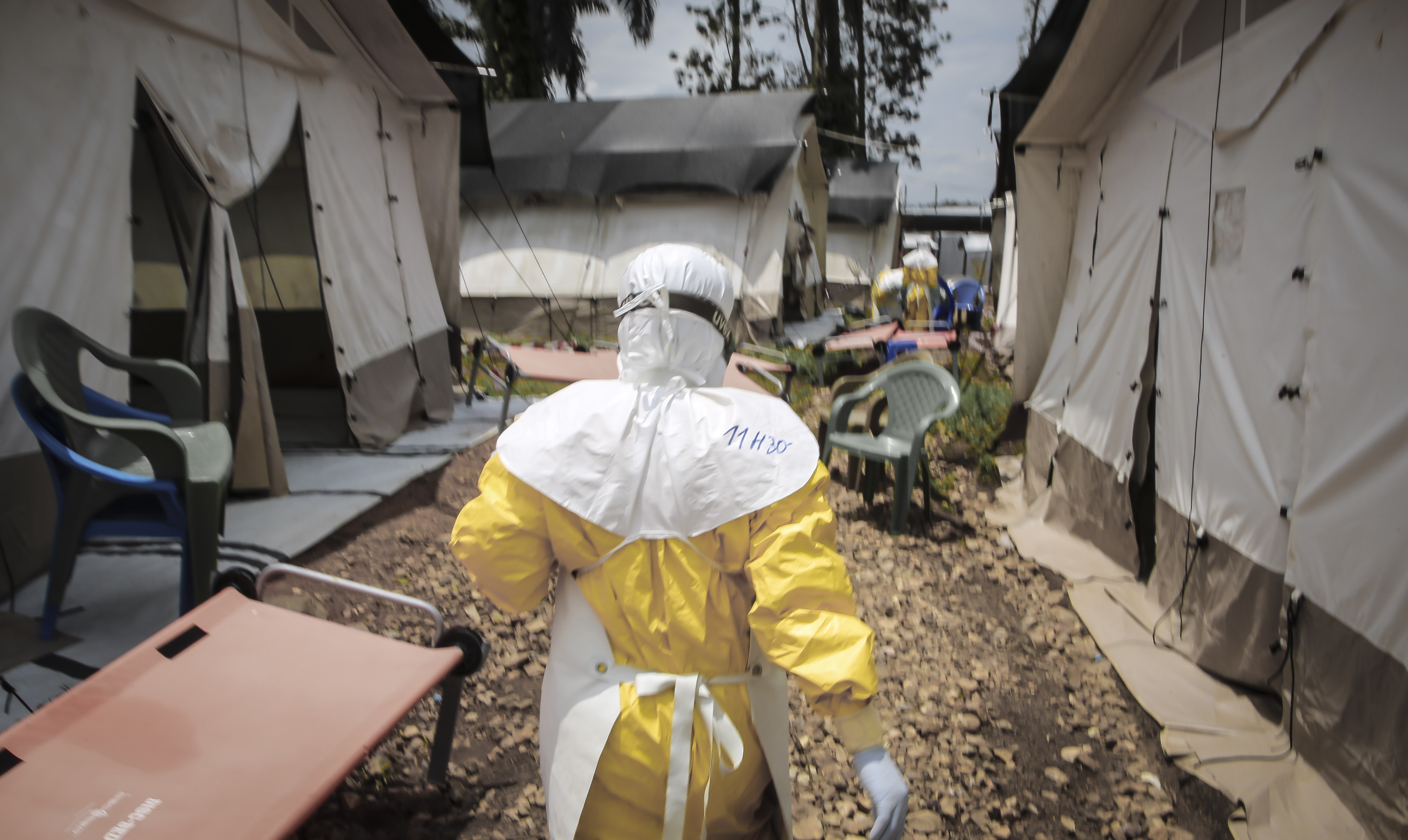 Imagen de archivo: Trabajador sanitario durante el brote de ébola.
MSF/CARL THEUNIS
