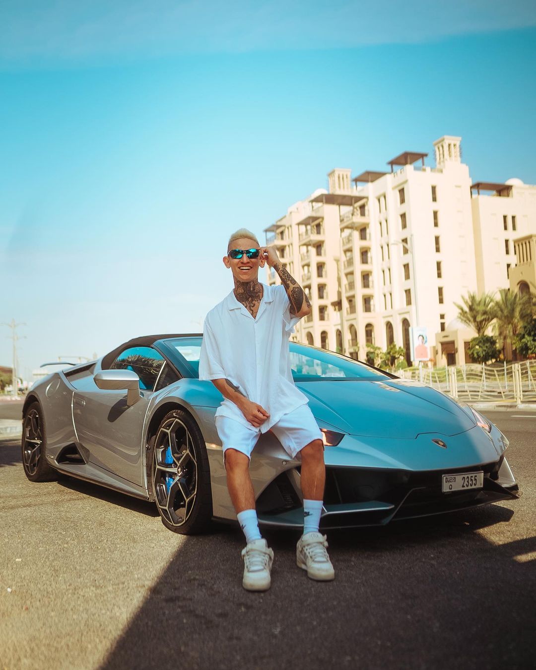 Mientras manejaba un Lamborghini por las calles de Dubái, La Liendra protagonizó un trancón mientras realizaba uno de sus contenidos (@la_liendraa/Instagram)