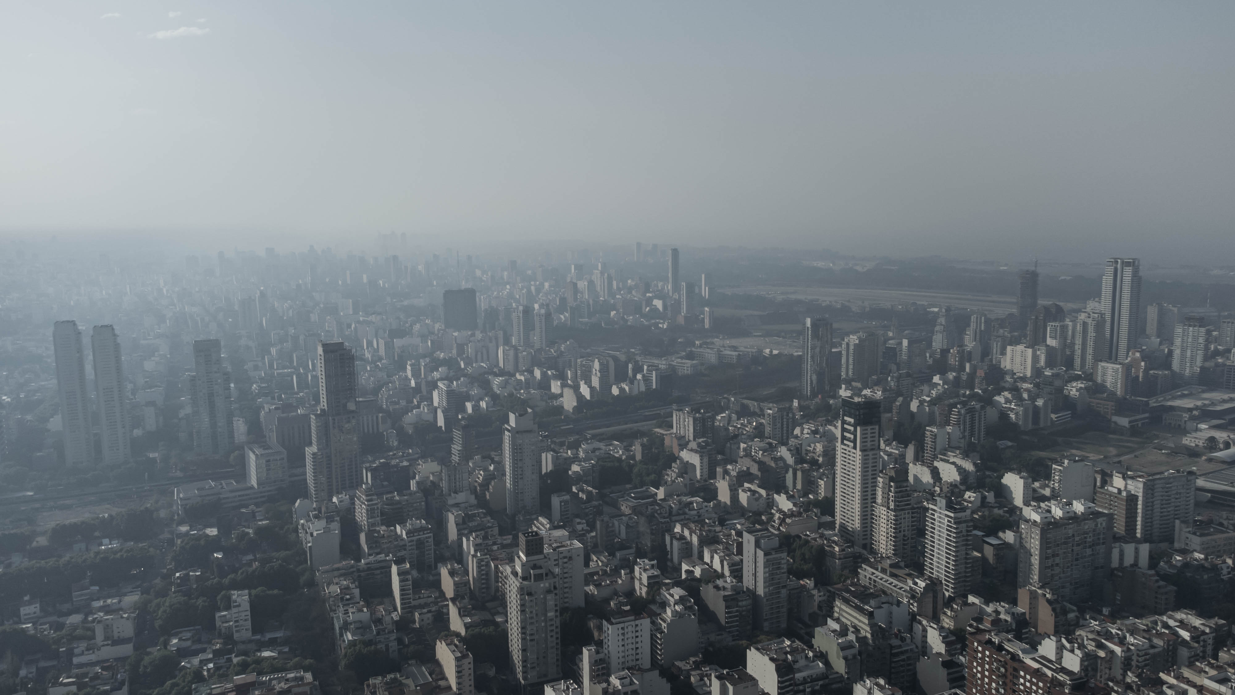 El humo en la ciudad de Buenos Aires (Credito foto: Franco Fafasuli)