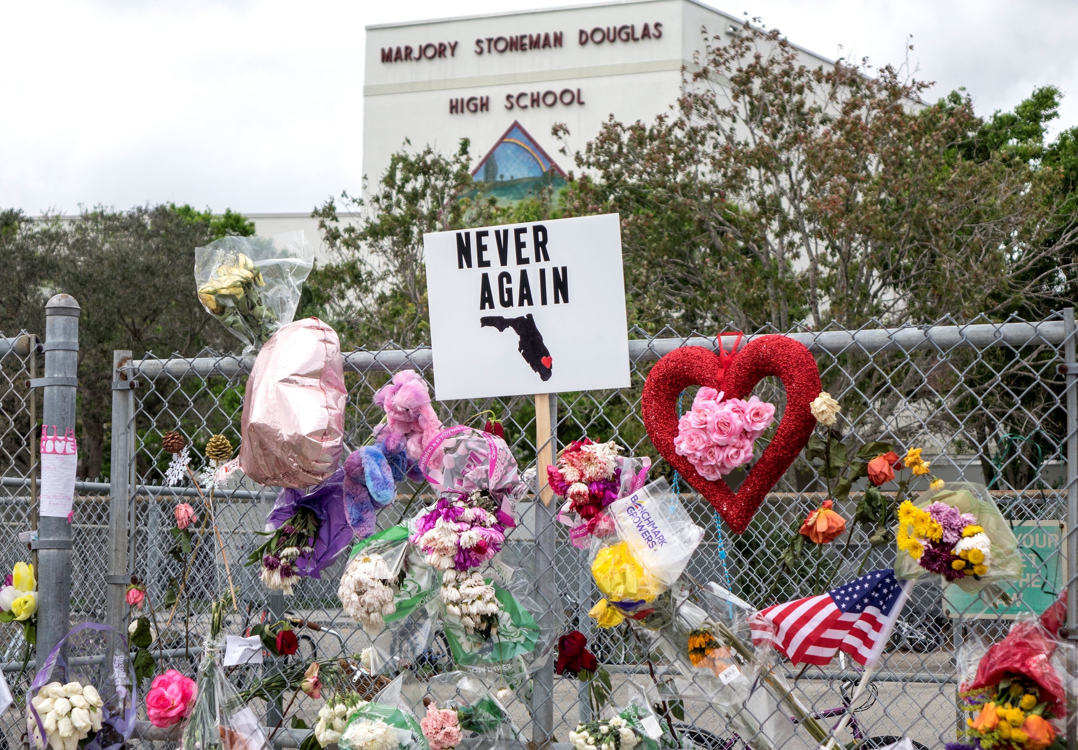 Memorial de las víctimas de la masacre en Florida (EFE)
