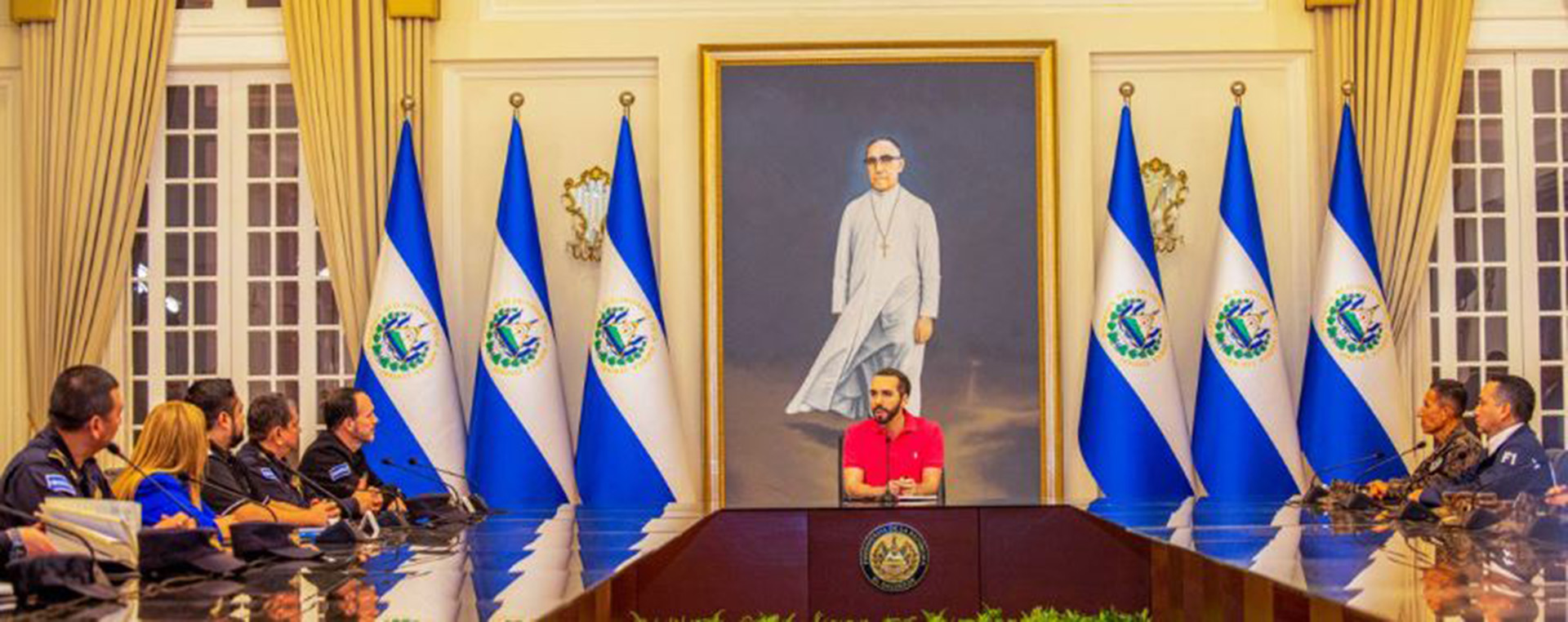 Reunión del presidente salvadoreño Nayib Bukele con su gabinete de seguridad pública. Foto de Presidencia El Salvador.