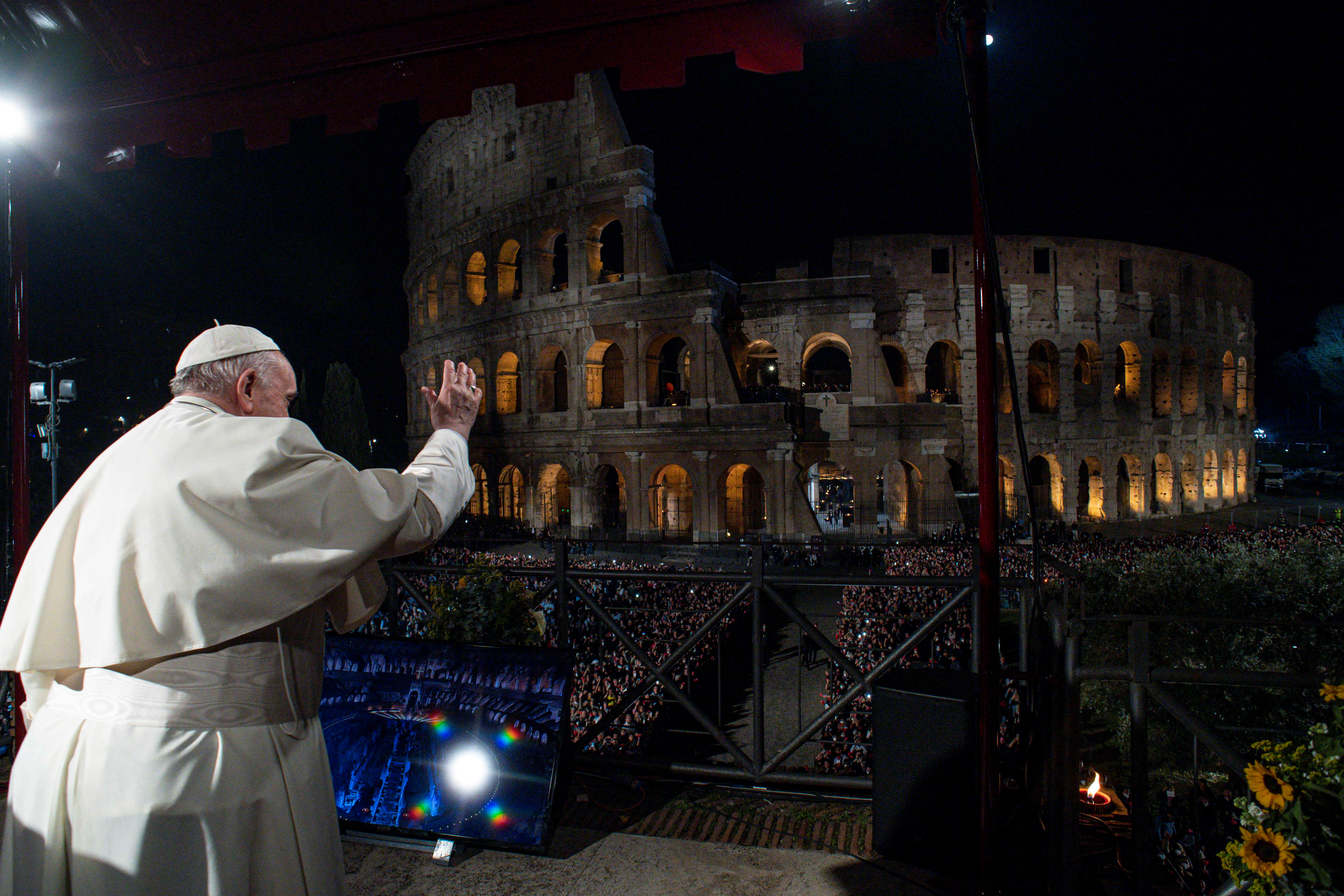 El papa Francisco durante el Vía Crucis (Reuters)