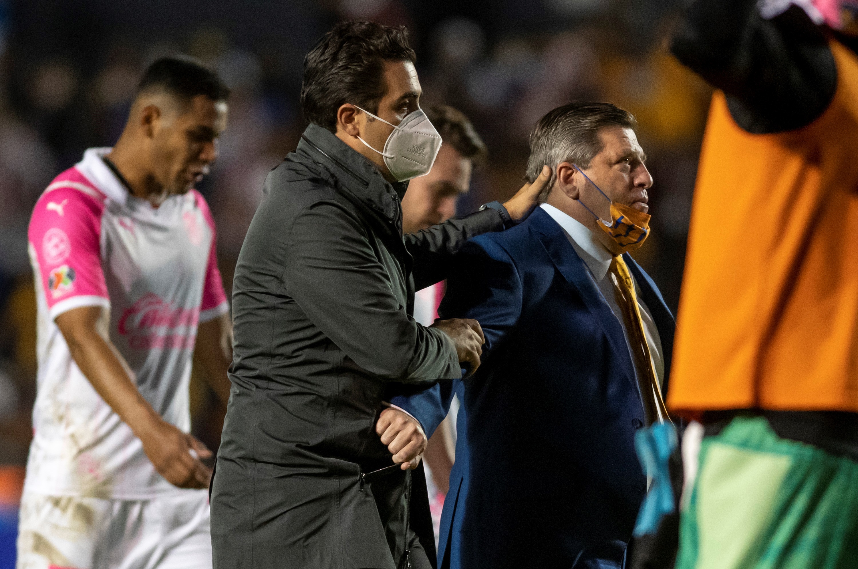 Failed”: Faitelson, Lati, Alarcón and more reacted to Michel Leaño's  departure from Chivas - Infobae