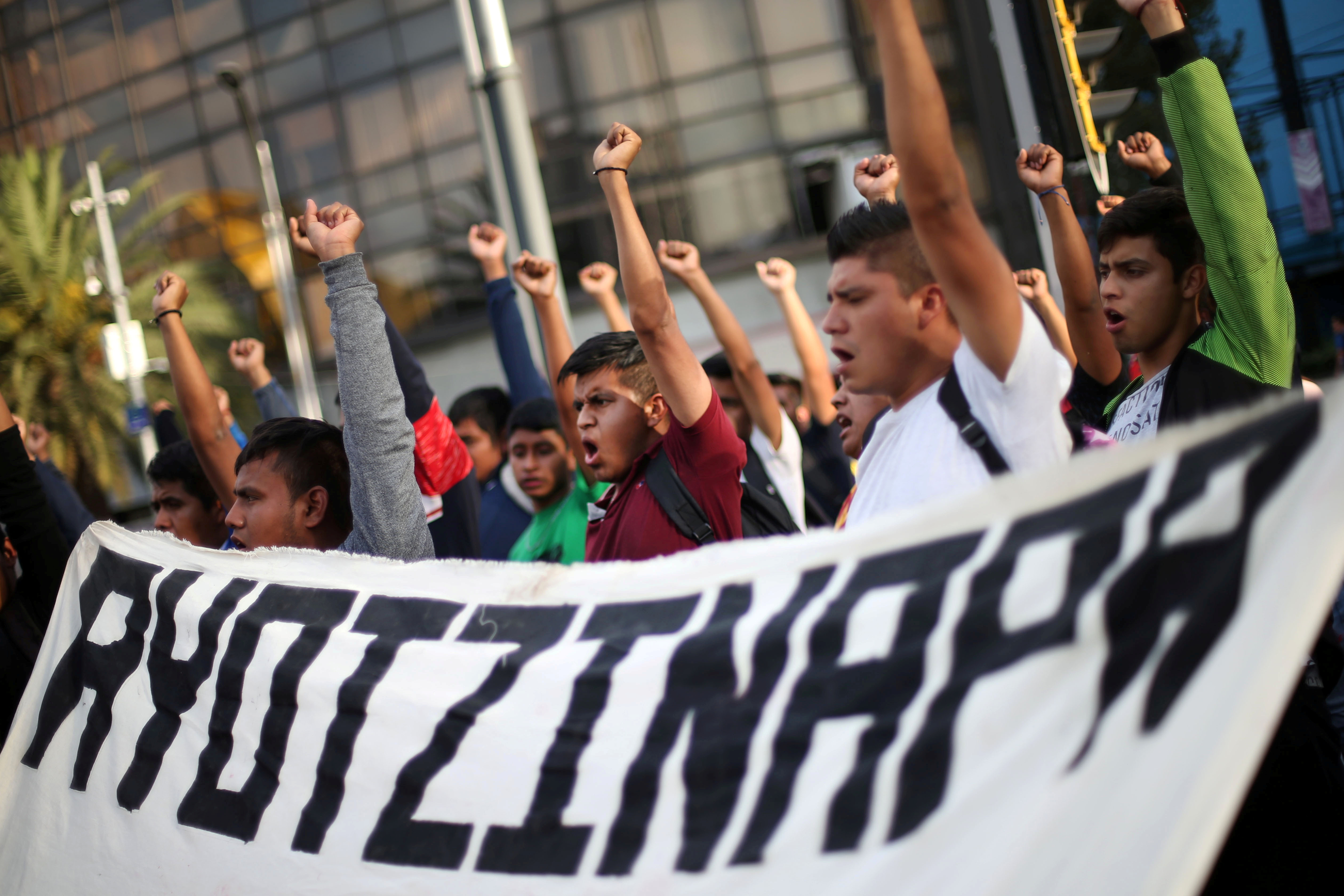 La identificación de los restos de Christian Alfonso Rodríguez Telumbre es señal de que las autoridades están haciendo su trabajo, señaló egresado de la normal de Ayotzinapa (Foto: Reuters)