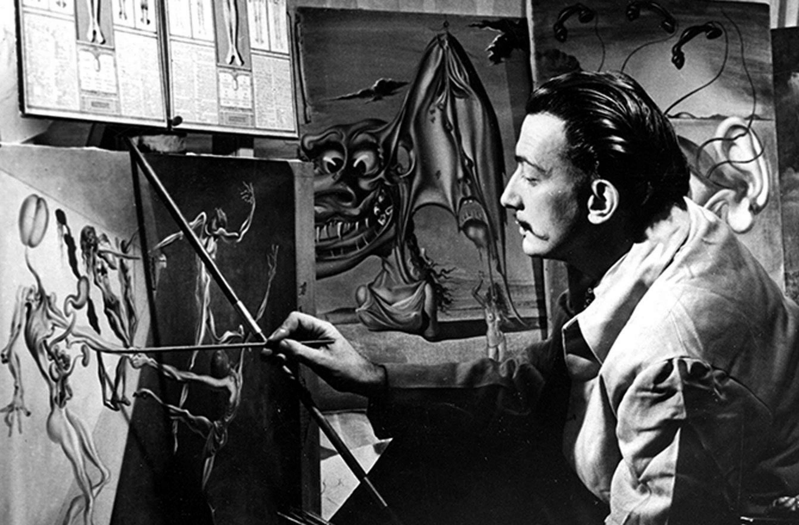 “Dalí es incluso, según su propio diagnóstico, un narcisista, y su autobiografía es simplemente un acto de strip-tease. Tiene valor como registro de la fantasía y de la perversión del instinto”, dijo George Orwell (Télam)