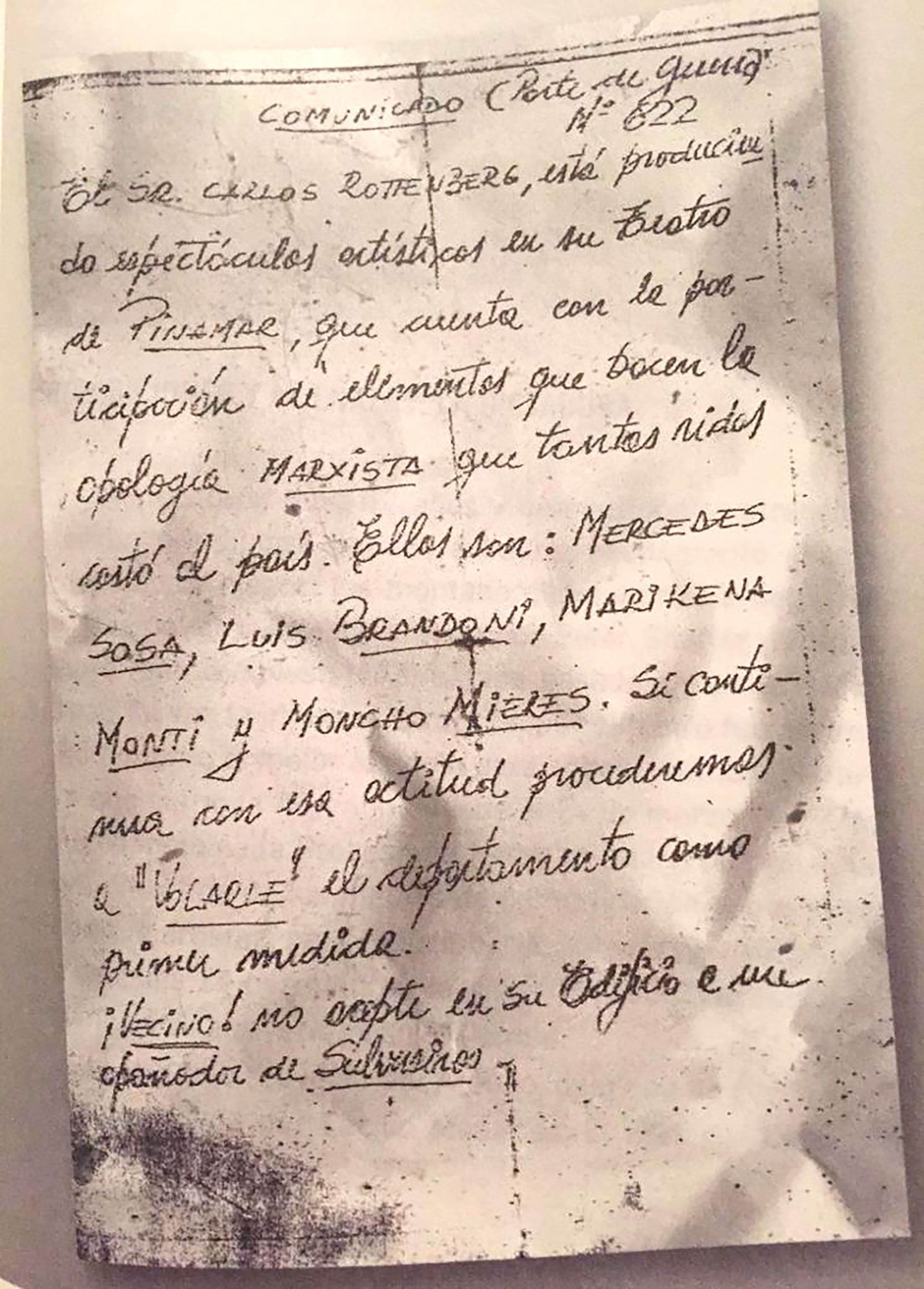 La carta de los comandos de la dictadura que dejaron en todos los departamentos del edficio del barrio de Caballito en el que vivía junto a su familia