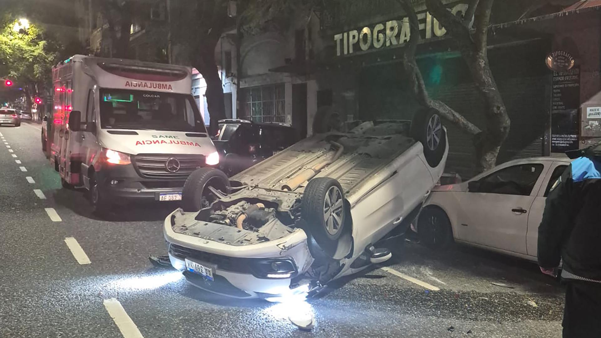 Choque y vuelco en San Crist&oacute;bal: un herido debi&oacute; ser trasladado al Hospital Ramos Mej&iacute;a